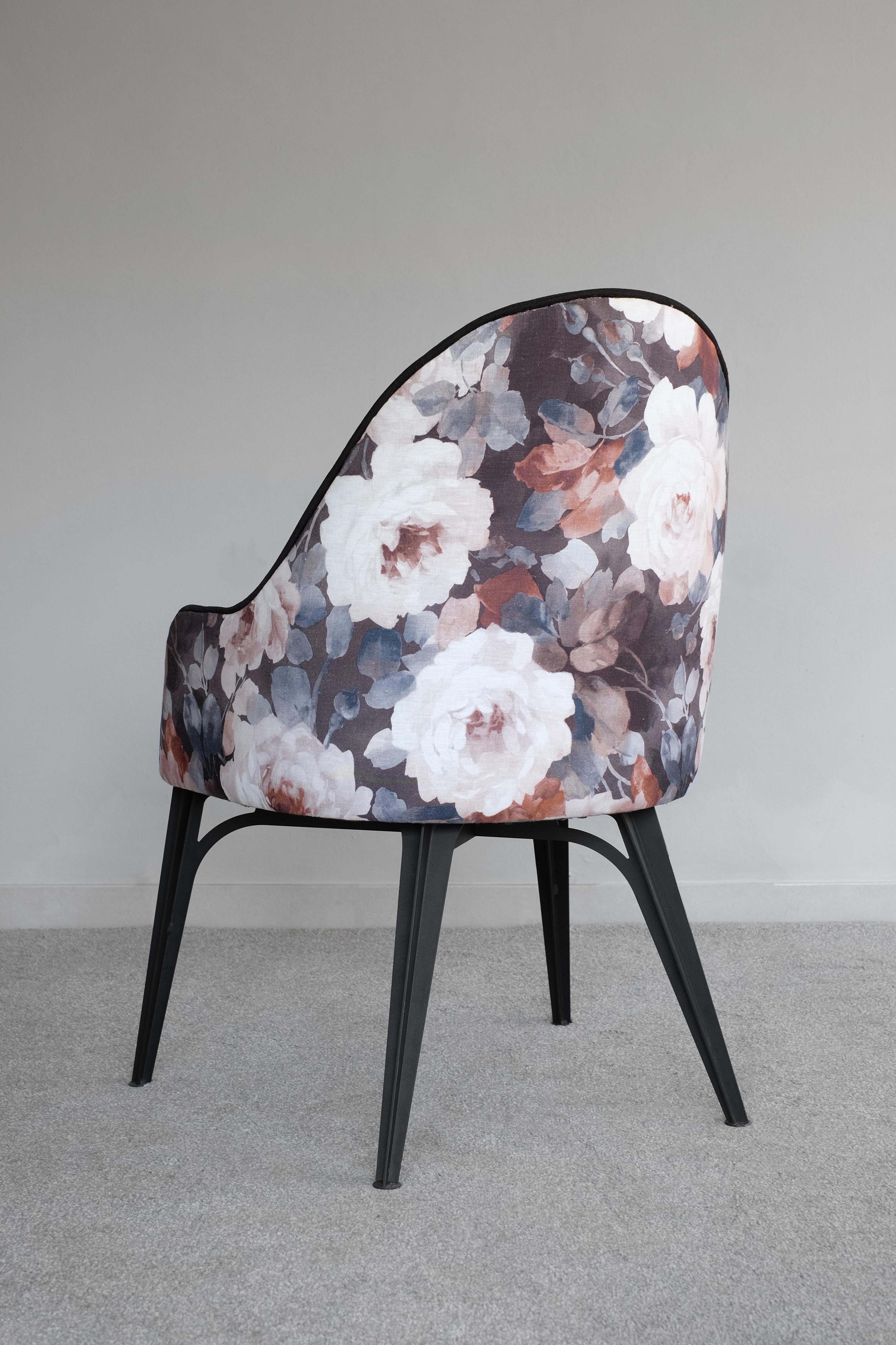 Luna upholstered armchair with steel legs For Sale 1