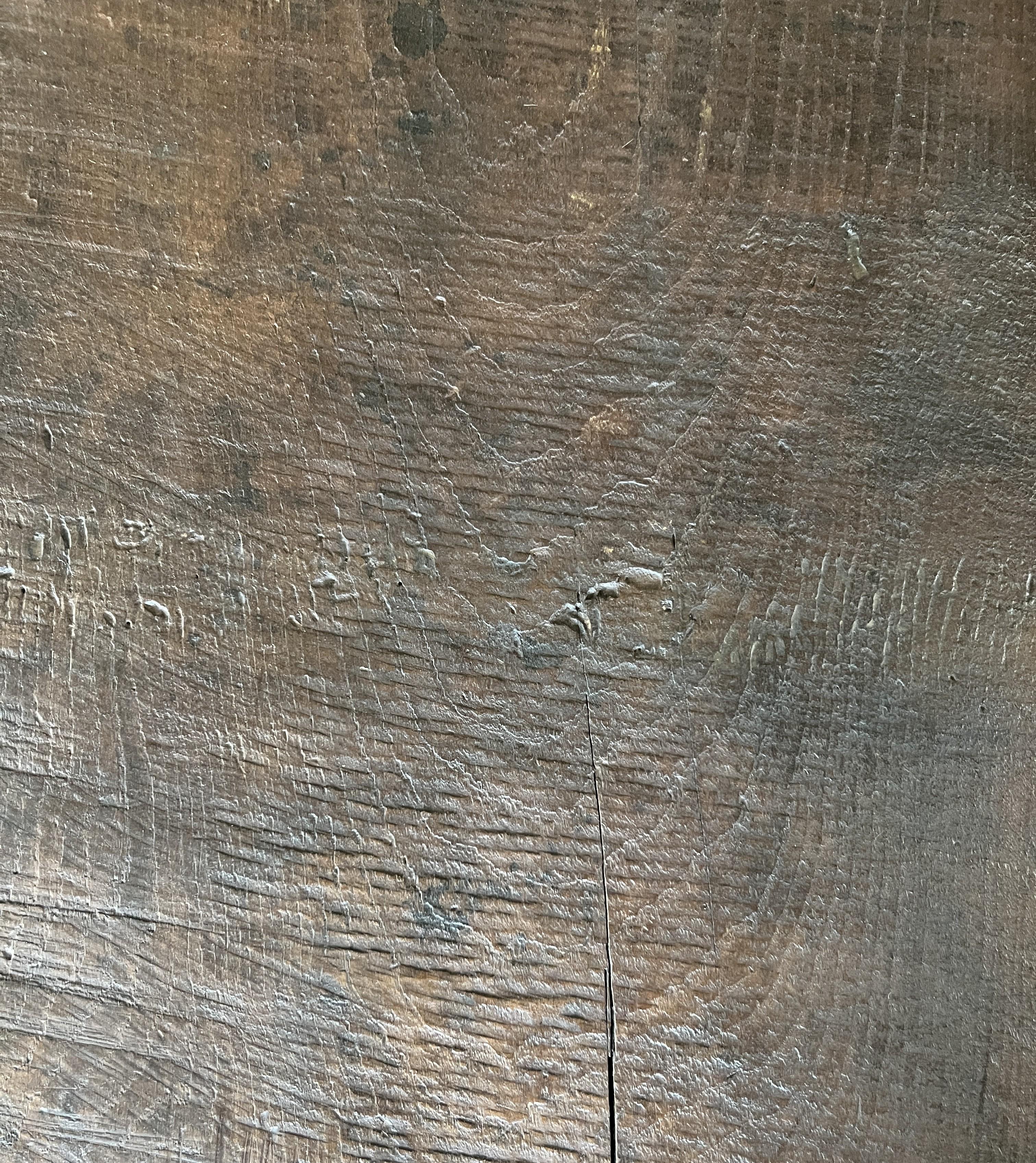 Table basse Luna en châtaignier recyclé et plâtre marbré en vente 4