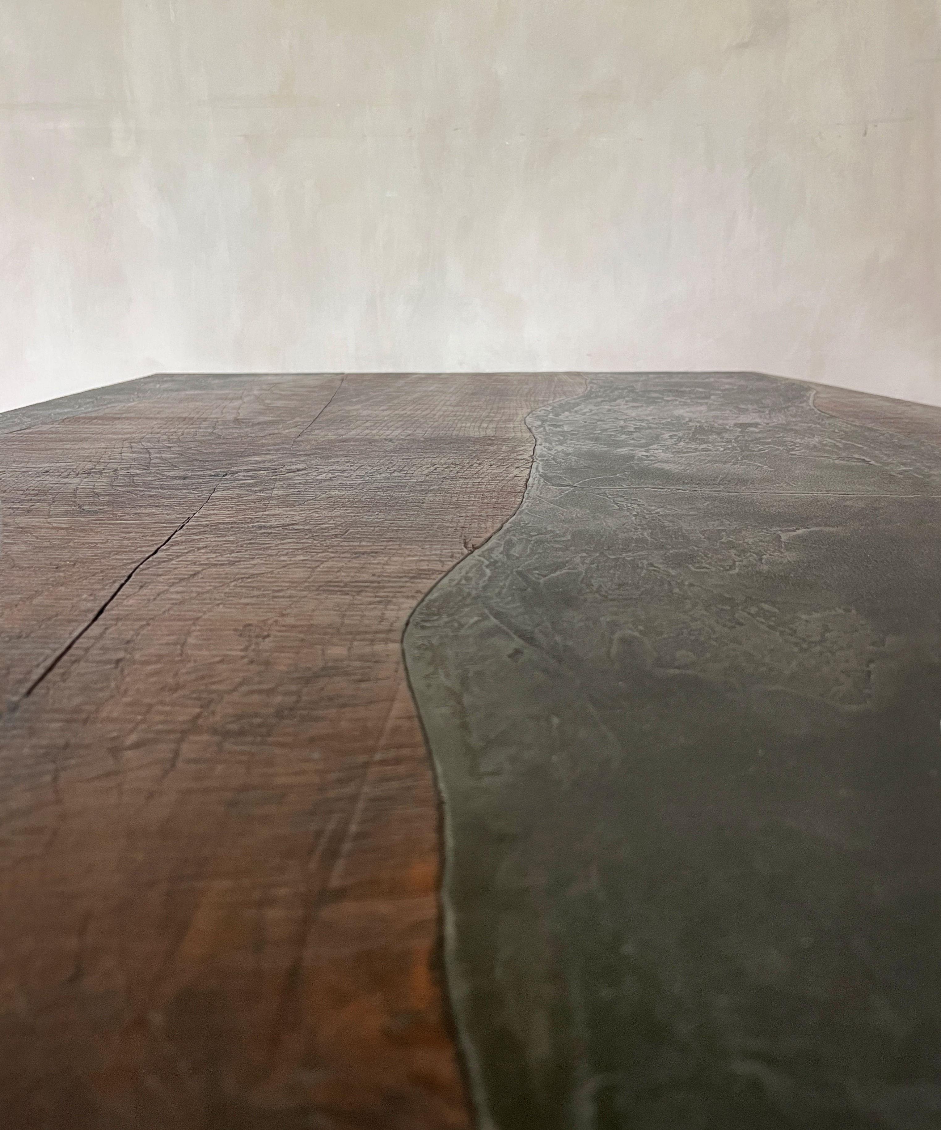 Table basse Luna en châtaignier recyclé et plâtre marbré en vente 2