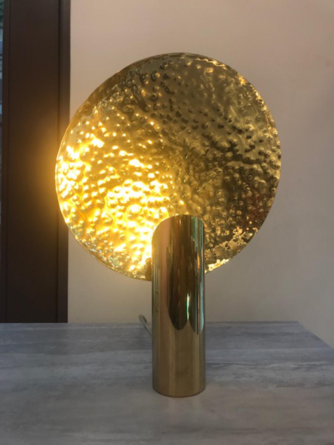Brazilian Contemporary Minimalist Poetic brass table lamp by Cristiana Bertolucci For Sale