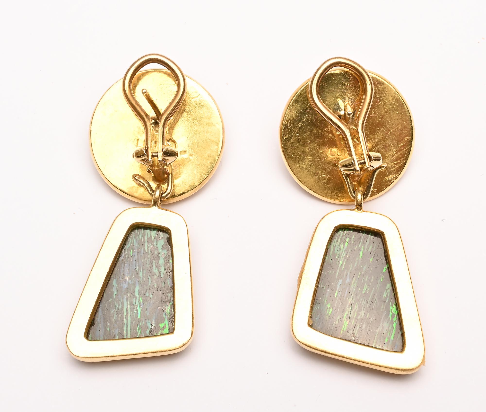 Luna Felix Boucles d'oreilles pendantes en or et opale de bois de ronce Excellent état - En vente à Darnestown, MD
