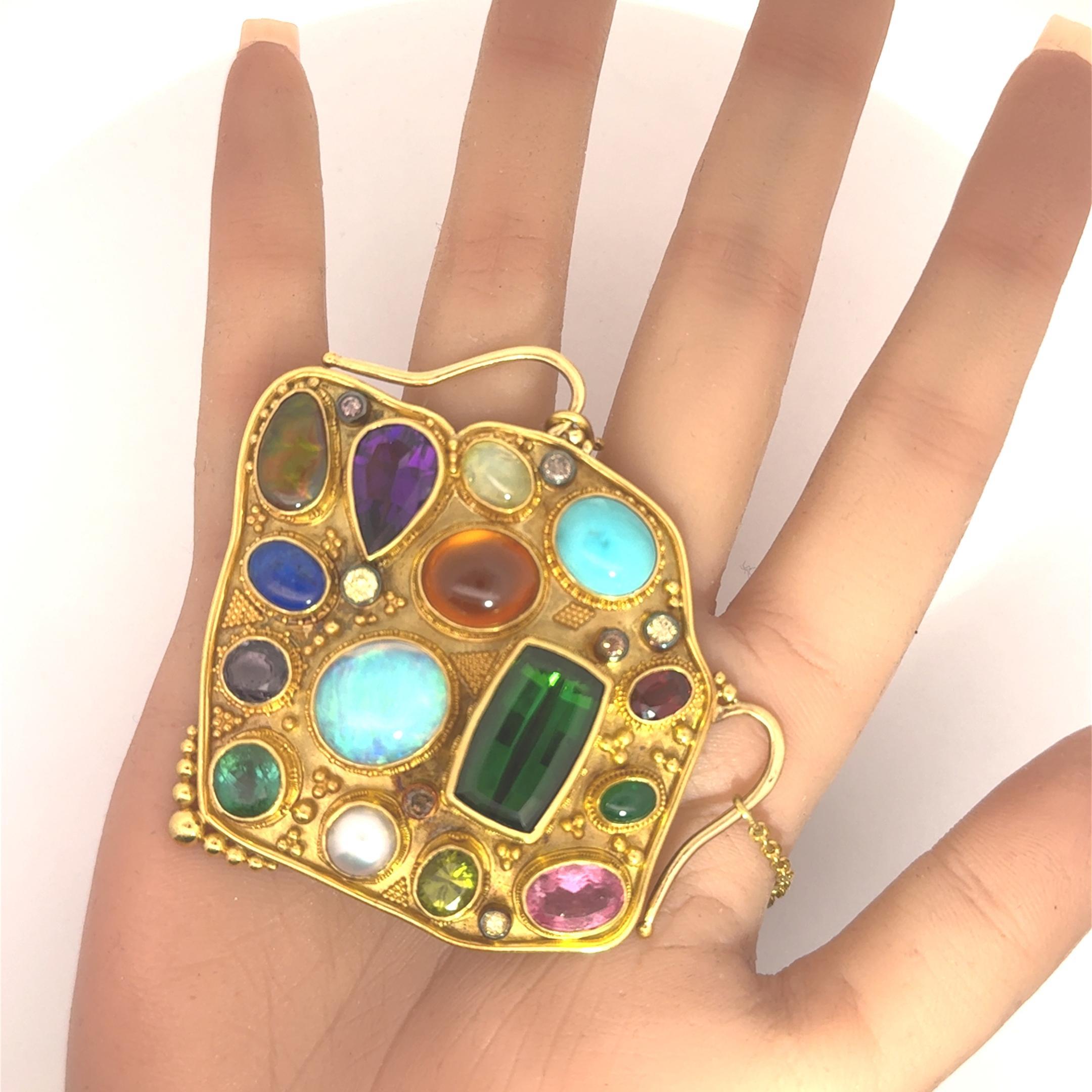 Collana con ciondolo in oro giallo 22k con pietre preziose multicolori Felix In condizioni ottime in vendita a Beverly Hills, CA