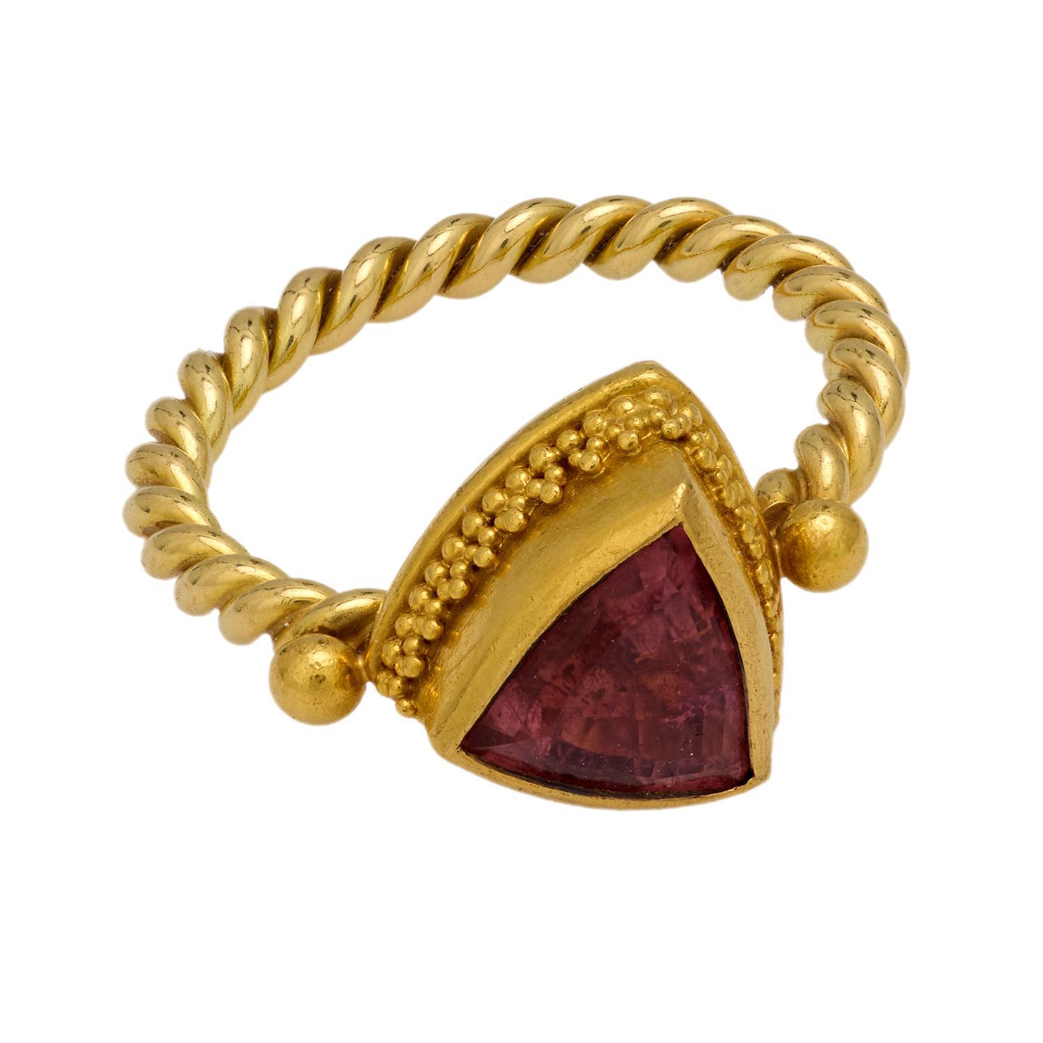 Moderne Luna Felix, bague solitaire en or jaune 18 carats avec tourmaline rose en vente