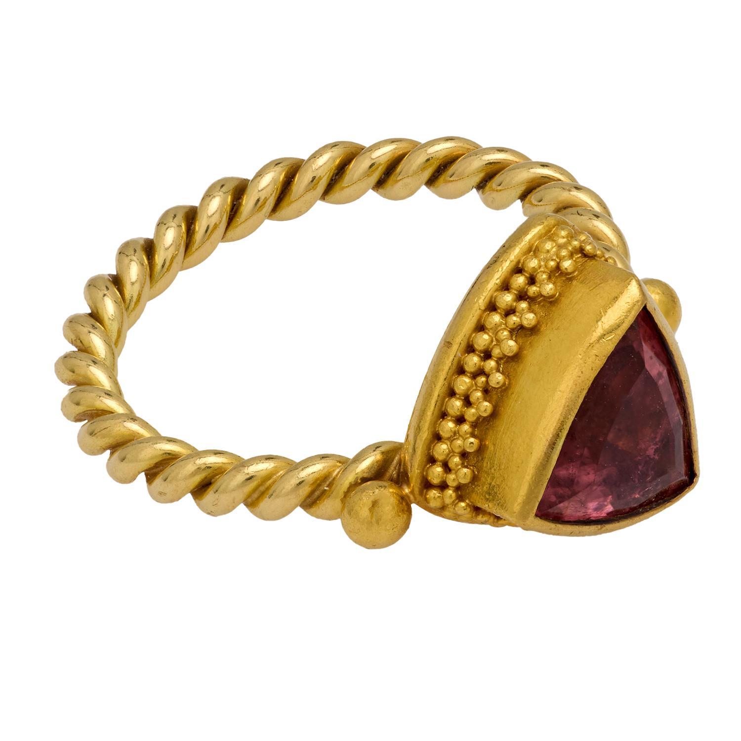 Luna Felix, bague solitaire en or jaune 18 carats avec tourmaline rose Bon état - En vente à Beverly Hills, CA
