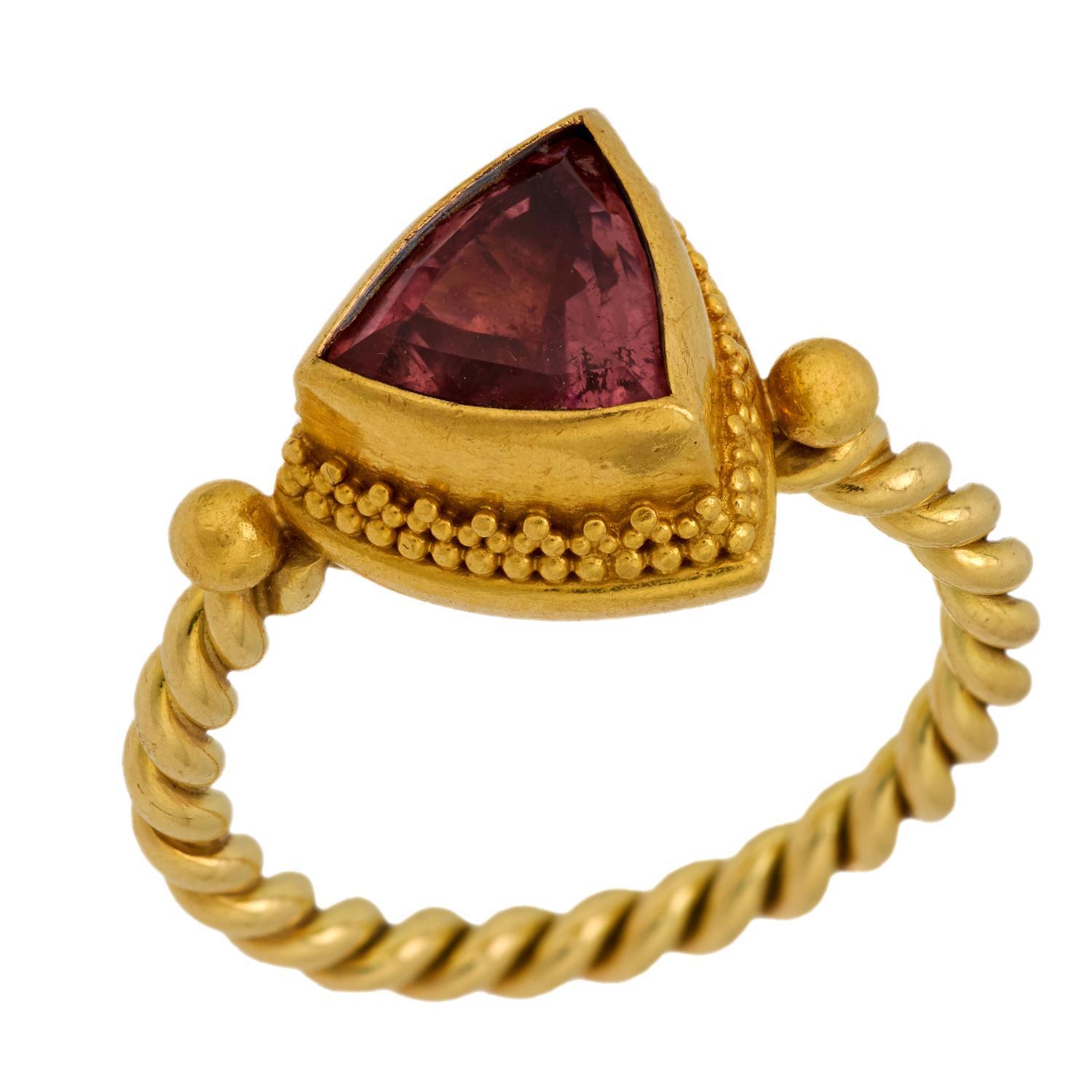 Luna Felix Solitärring aus 18 Karat Gelbgold mit rosa Turmalin