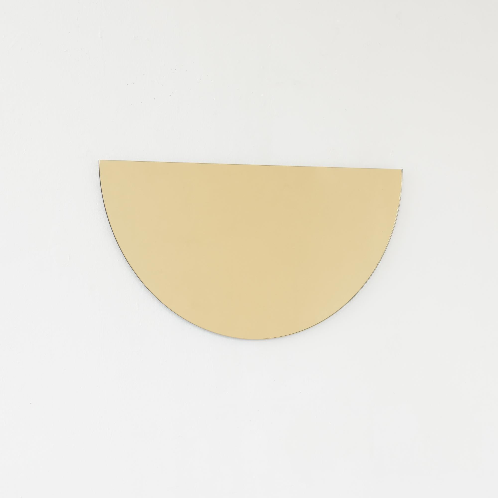 Luna Halbmond Gold getönter halbrunder Contemporary rahmenloser Spiegel, groß (Organische Moderne) im Angebot
