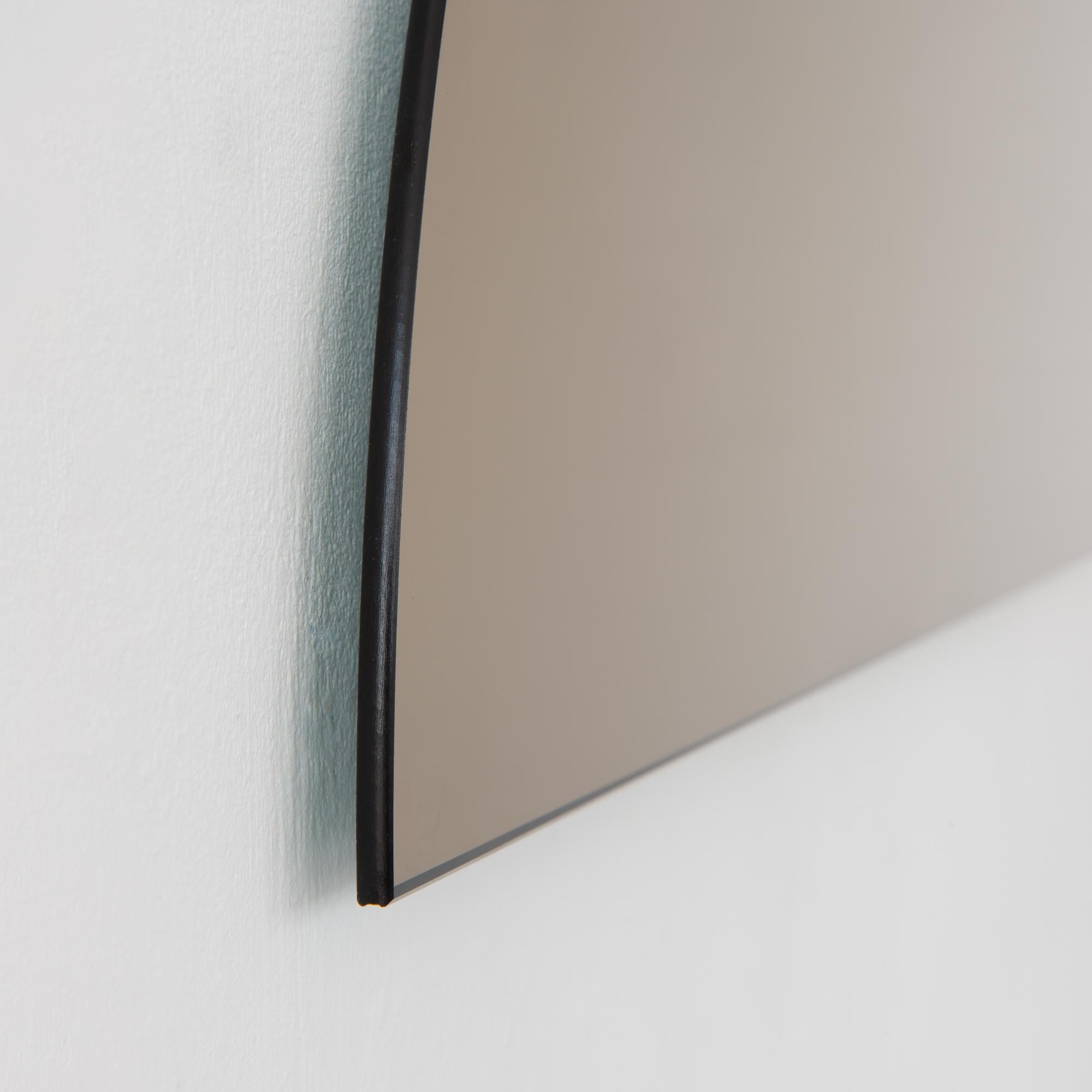 Luna Halbmond halbkreisförmiger Bronze getönter Contemporary rahmenloser Spiegel, Regular im Angebot 6