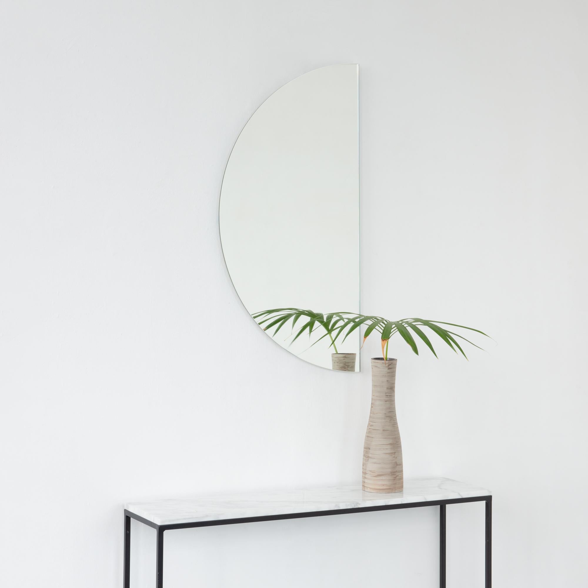 Luna Halbmond halbkreisförmiger Contemporary rahmenloser Spiegel, Regular (Britisch) im Angebot