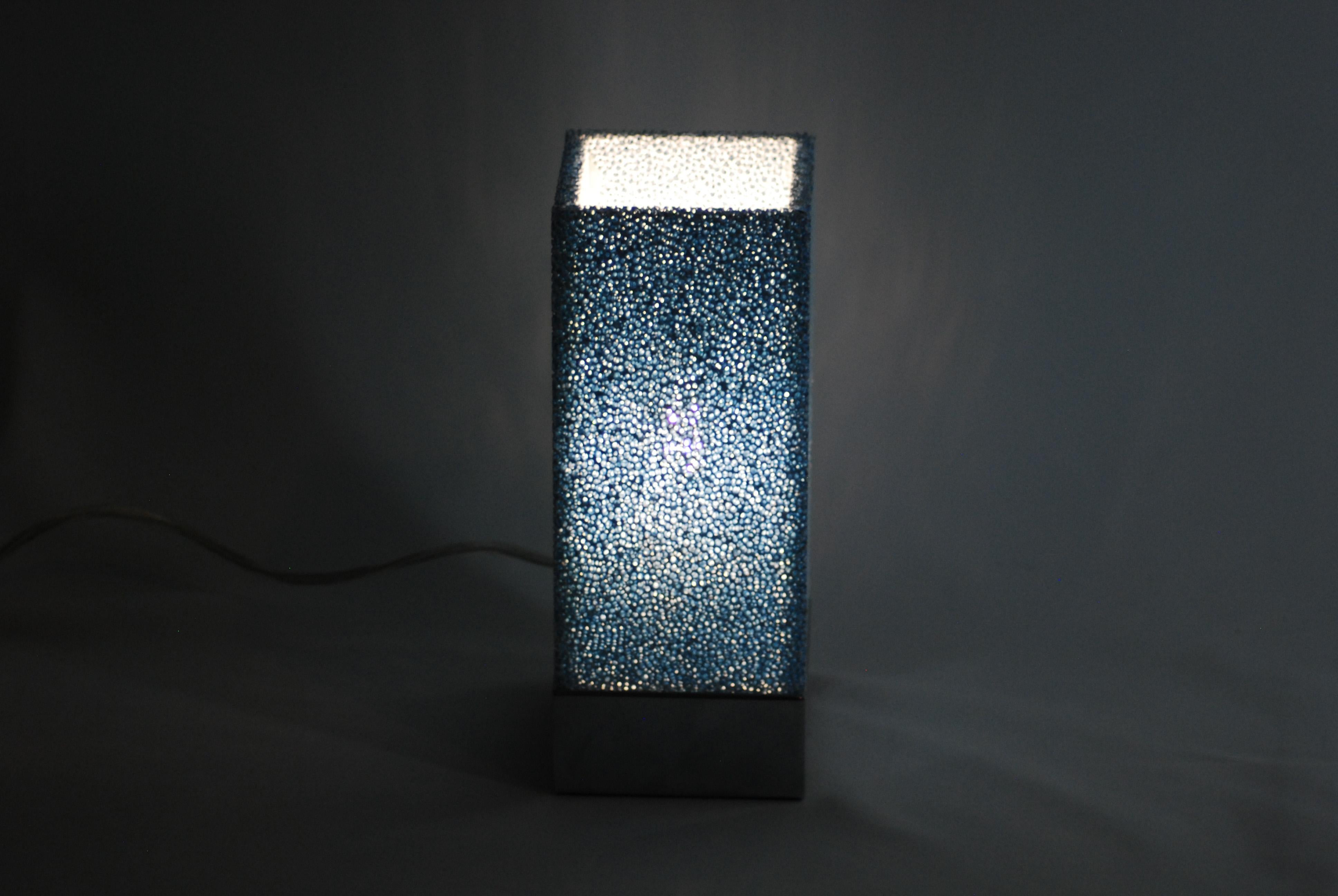 Lampe Luna, lampe de bureau à touches en céramique bleue et poreuse par Jordan Keaney Design en vente 7