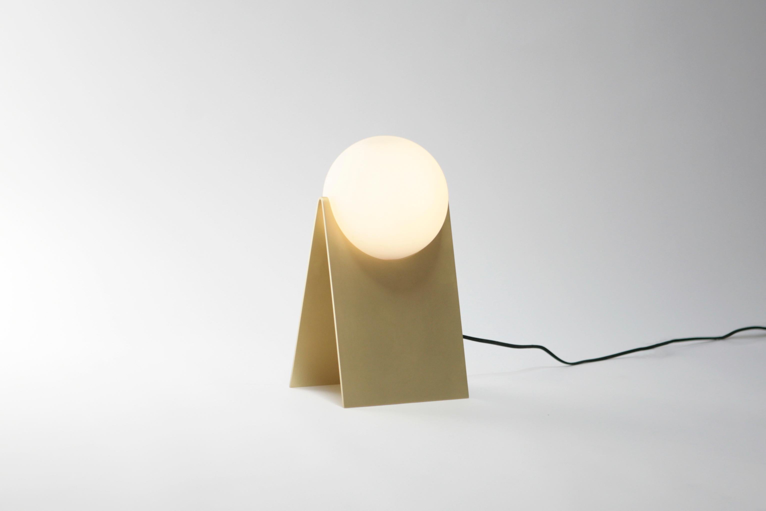 Luna lamp by Estudio Persona
Dimensions: W 15.2 x D 17.8 x H 33 cm
Materials: Brass and hand blown glass

Table lamp in metal and hand blown glass.
Available in blackened steel and brass.
Customizations available.

Estudio Persona was