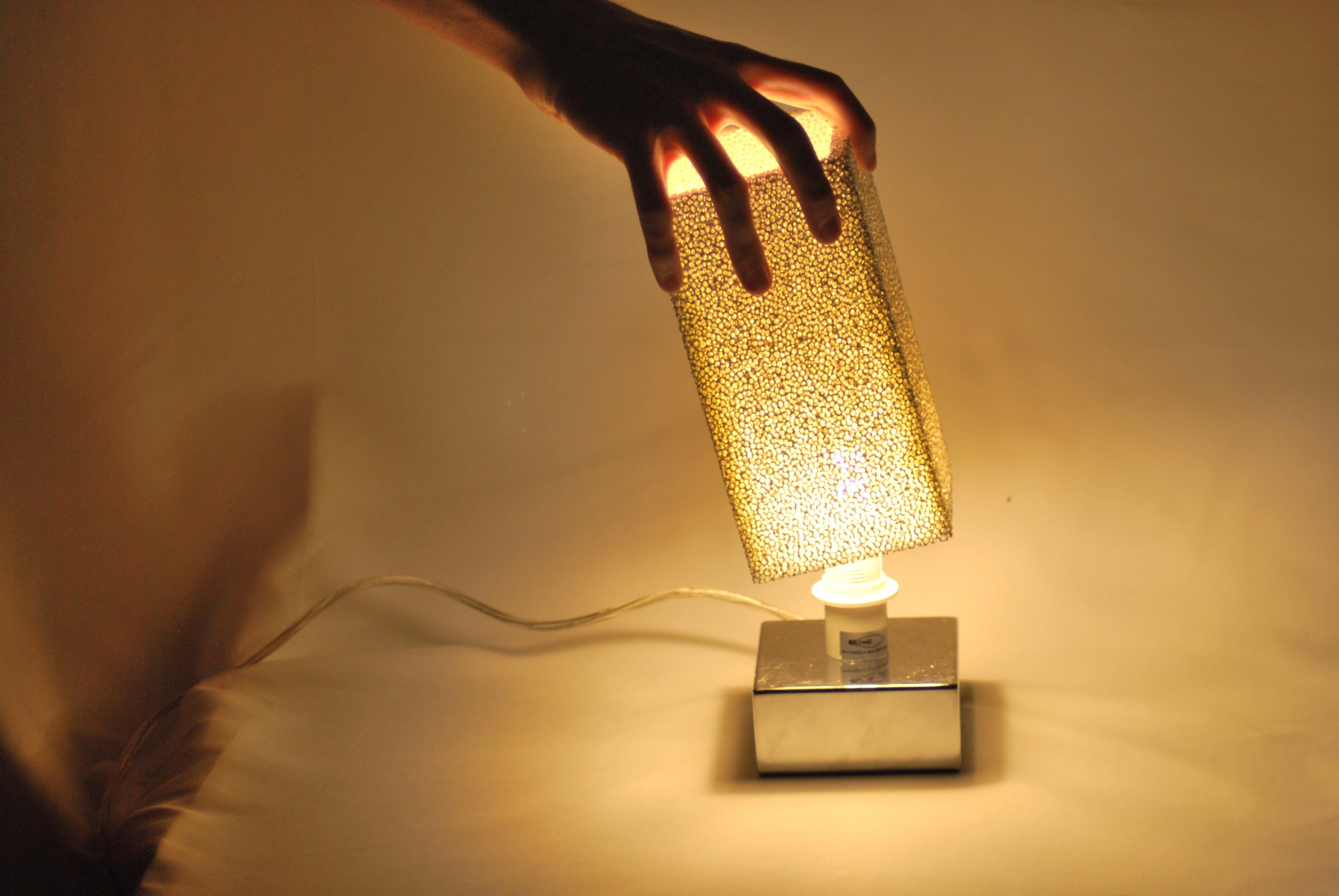 Lampe Luna, lampe de bureau à touches en céramique blanche et poreuse par Jordan Keaney Design en vente 1