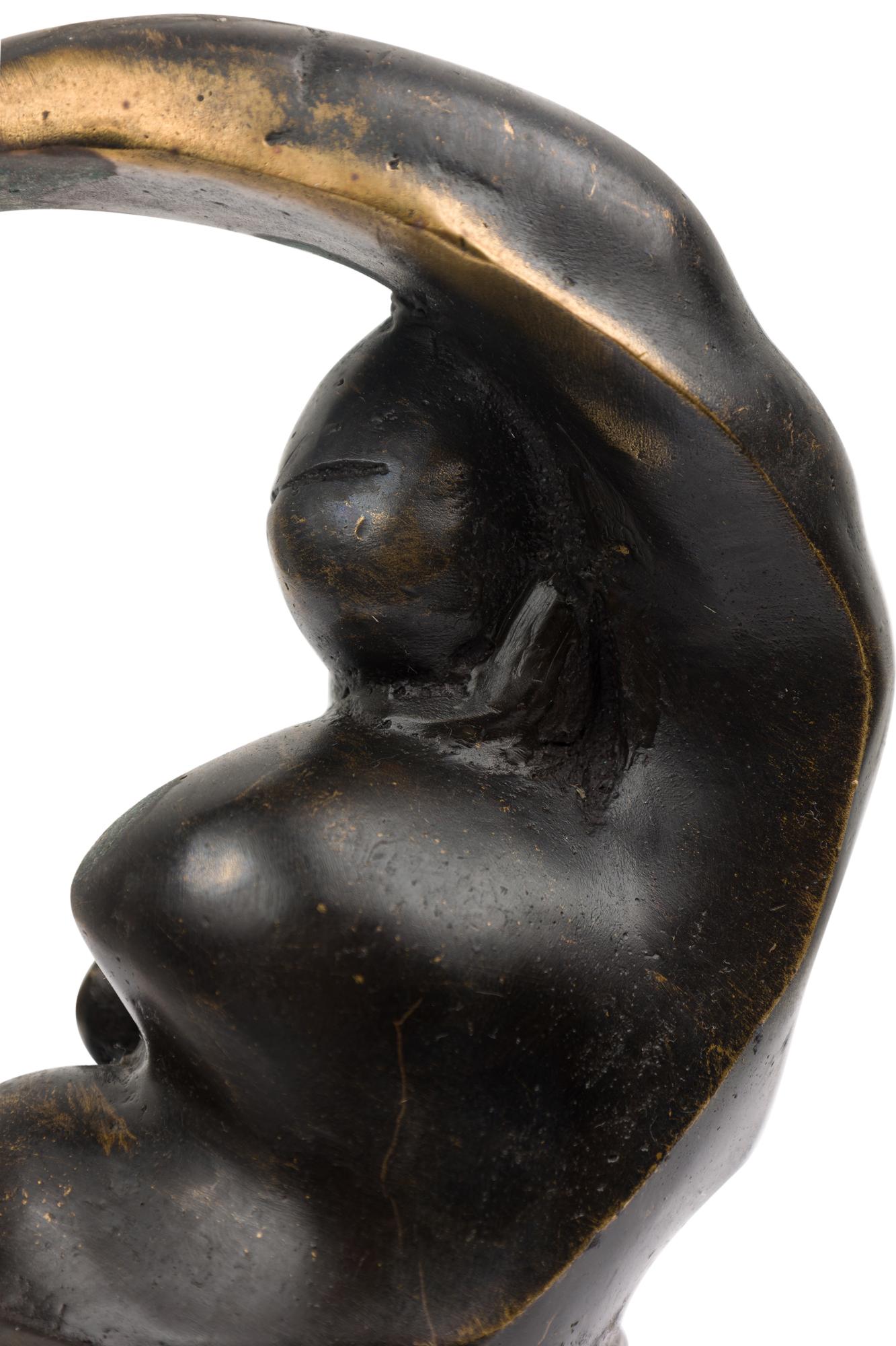 „Luna“ Brutalistische figurale Bronzeskulptur in limitierter Auflage von Newel Modern (Metall) im Angebot