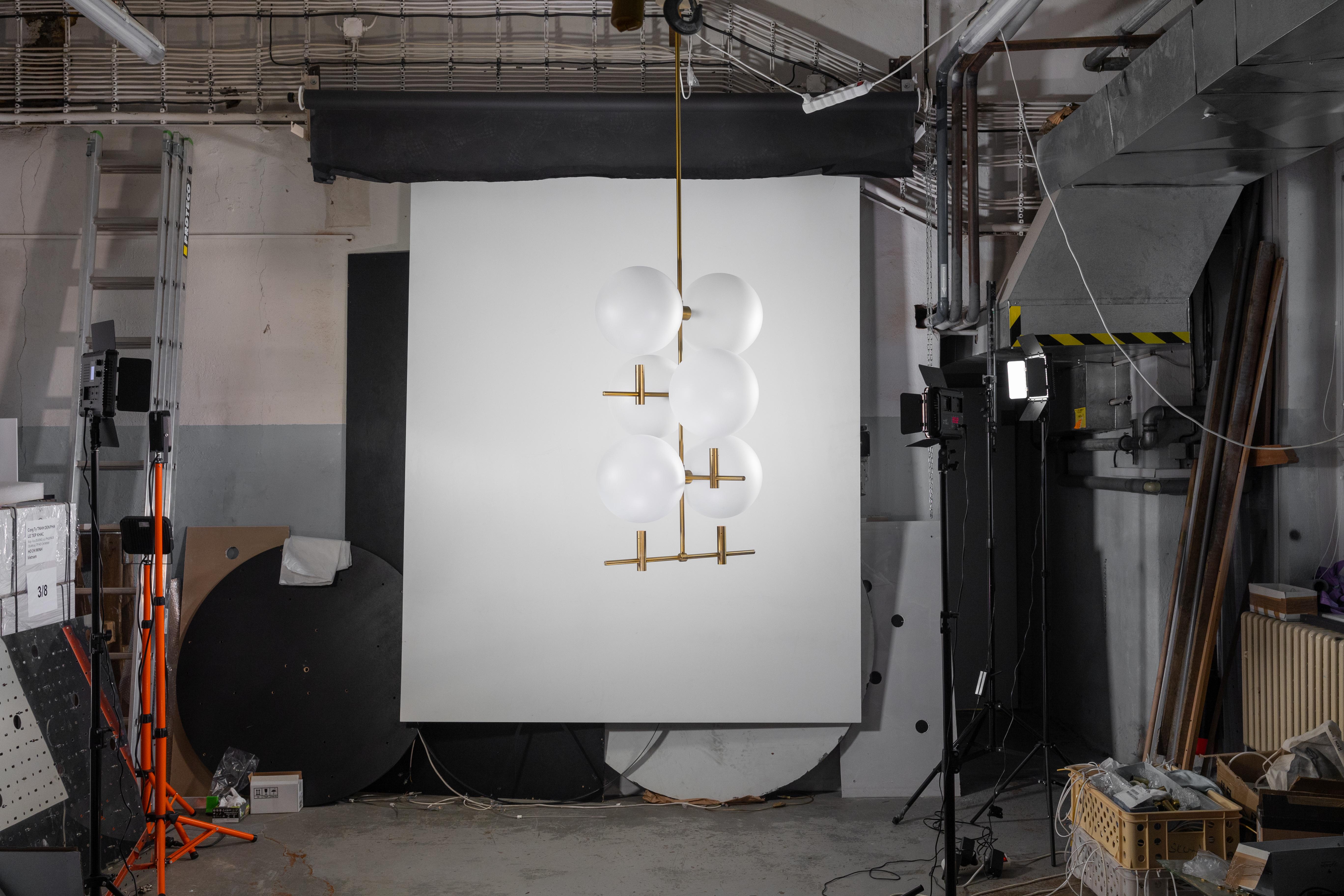 Luna Luminaire / Chandelier Horizontal I02 in Brushed Gold In New Condition For Sale In Prague 3, Vinohrady