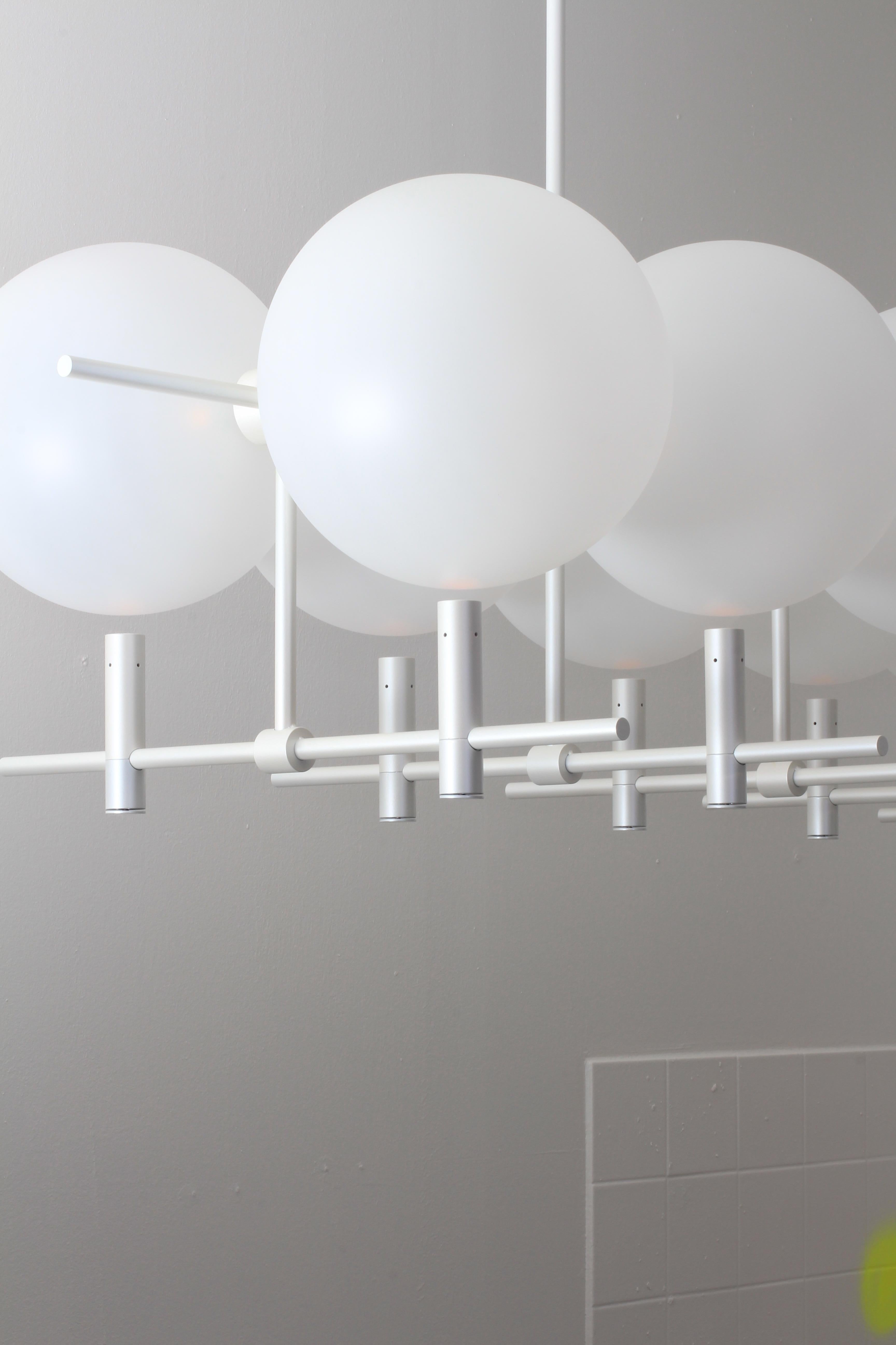 Modern Luna Luminaire / Chandelier Vertical II04 in White Matte For Sale