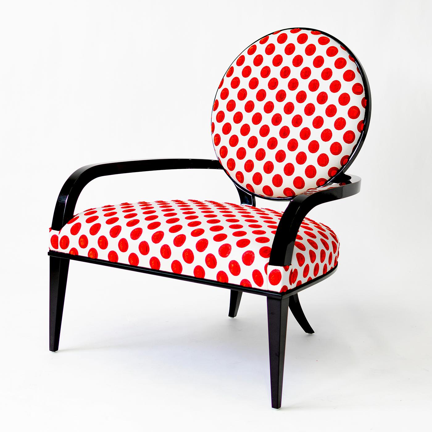 Dieser exklusive Sessel von G. Ventura verbindet eine elegante Silhouette mit einer verspielten Polsterung und ist damit die perfekte Wahl für eine Vielzahl von Innenräumen. Die komplexe Konstruktion zeichnet sich durch eine einladende Form aus, die