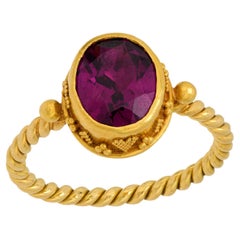 Luna turmalina púrpura anillo biselado de oro amarillo de 22k