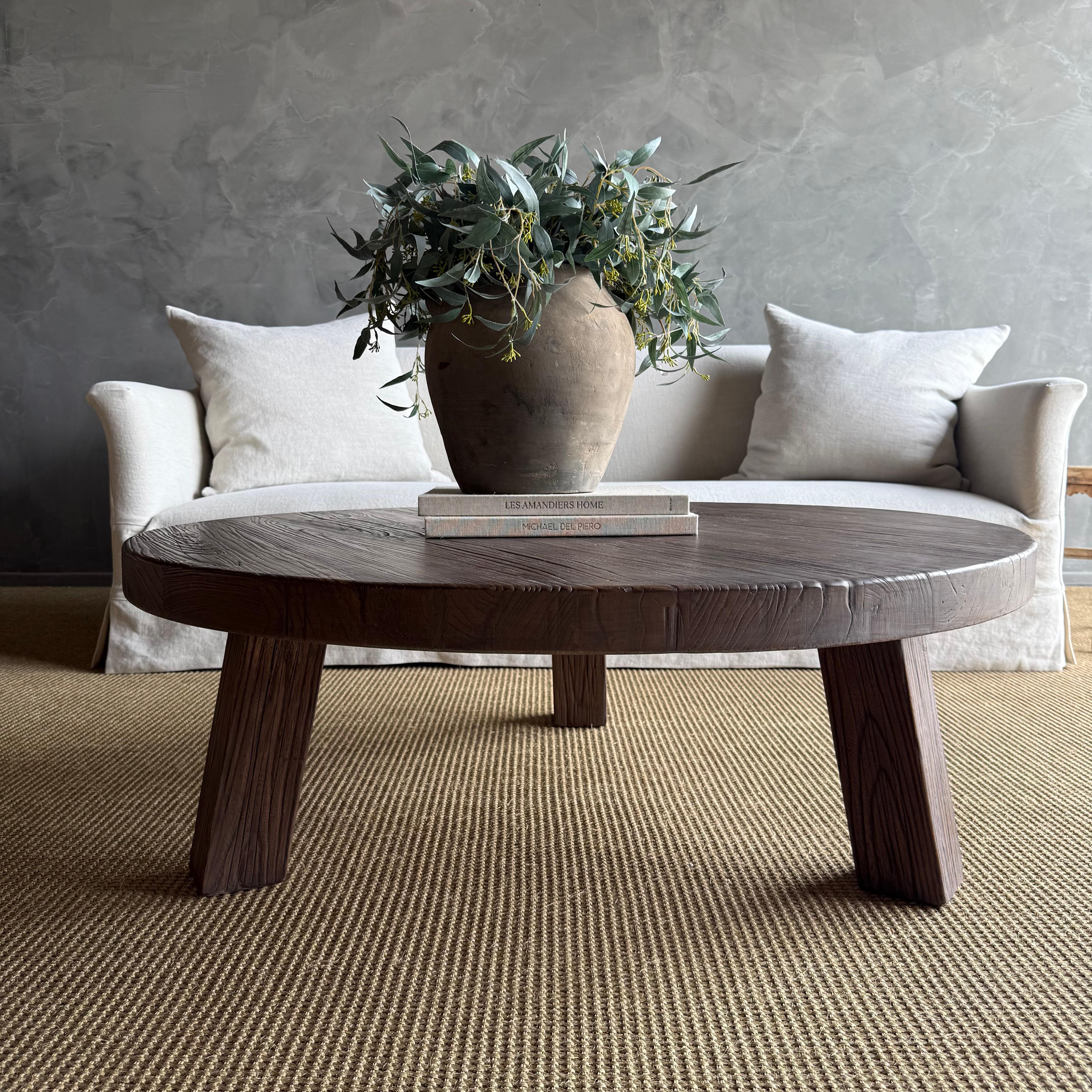 Orme Table basse en bois d'orme récupéré Luna, finition noyer en vente