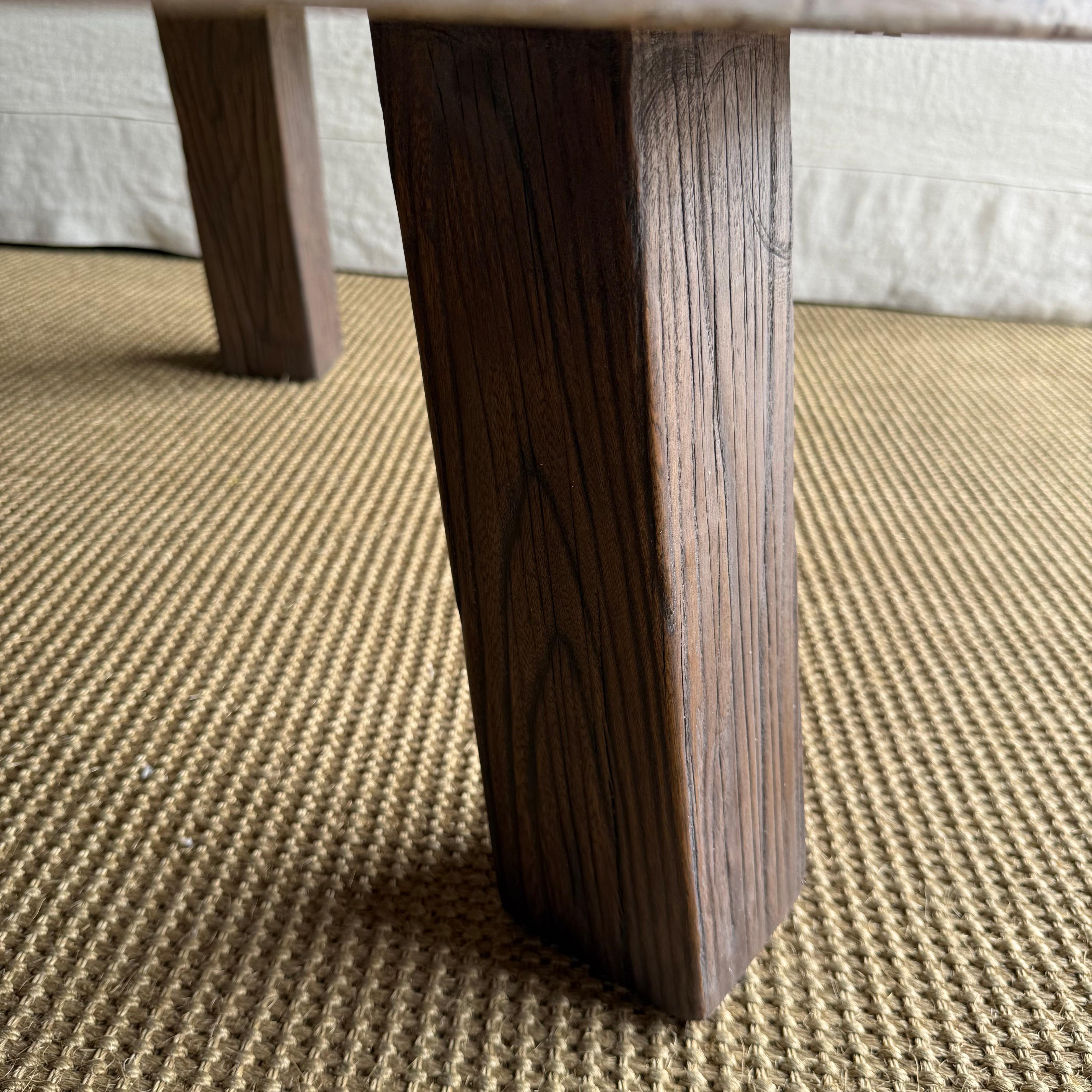 Table basse en bois d'orme récupéré Luna, finition noyer en vente 2