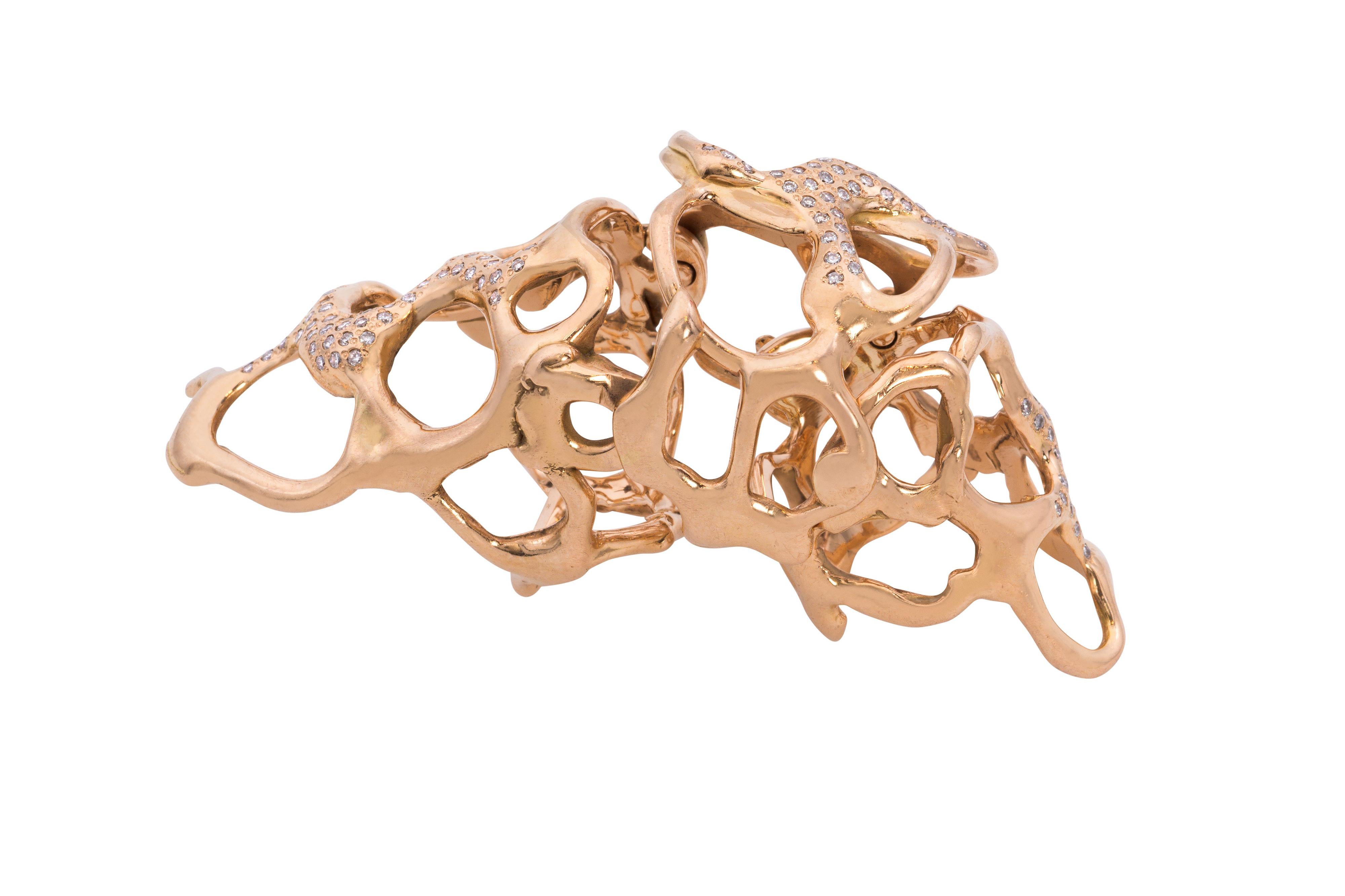 This striking diamond and 18-karat rose gold “Armor” ring by Luna Scamuzzi for Lucifer Vir Honestus is a must-have for those with a keen sense of style. Inspired by medieval knight armor, the ring is designed in three hinged segments to cover