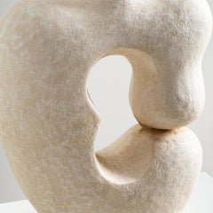 Vase Luna sculpté à la main, de forme organique, blanc cassé texturé