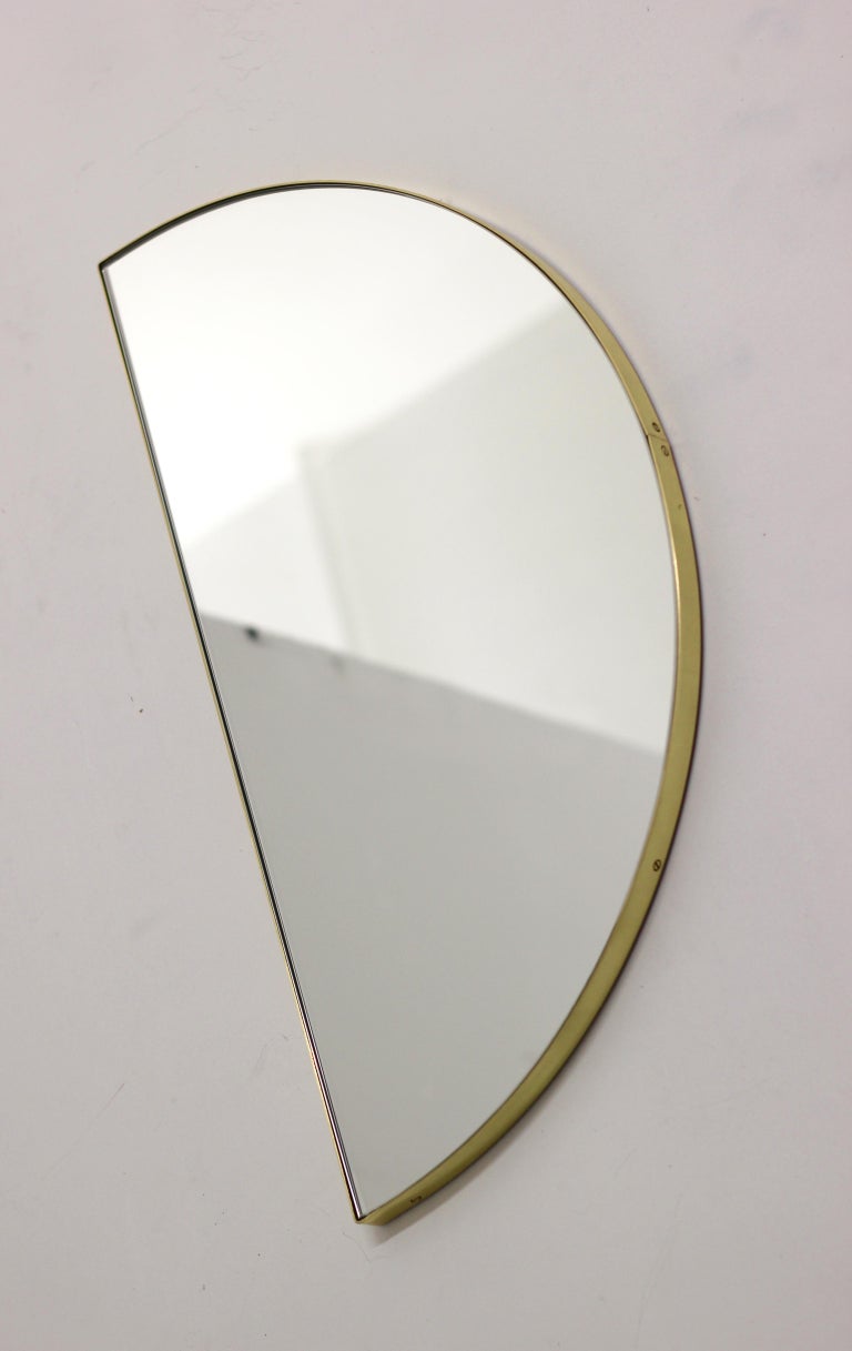 Miroir sur pied Luna, cadre aspect laiton