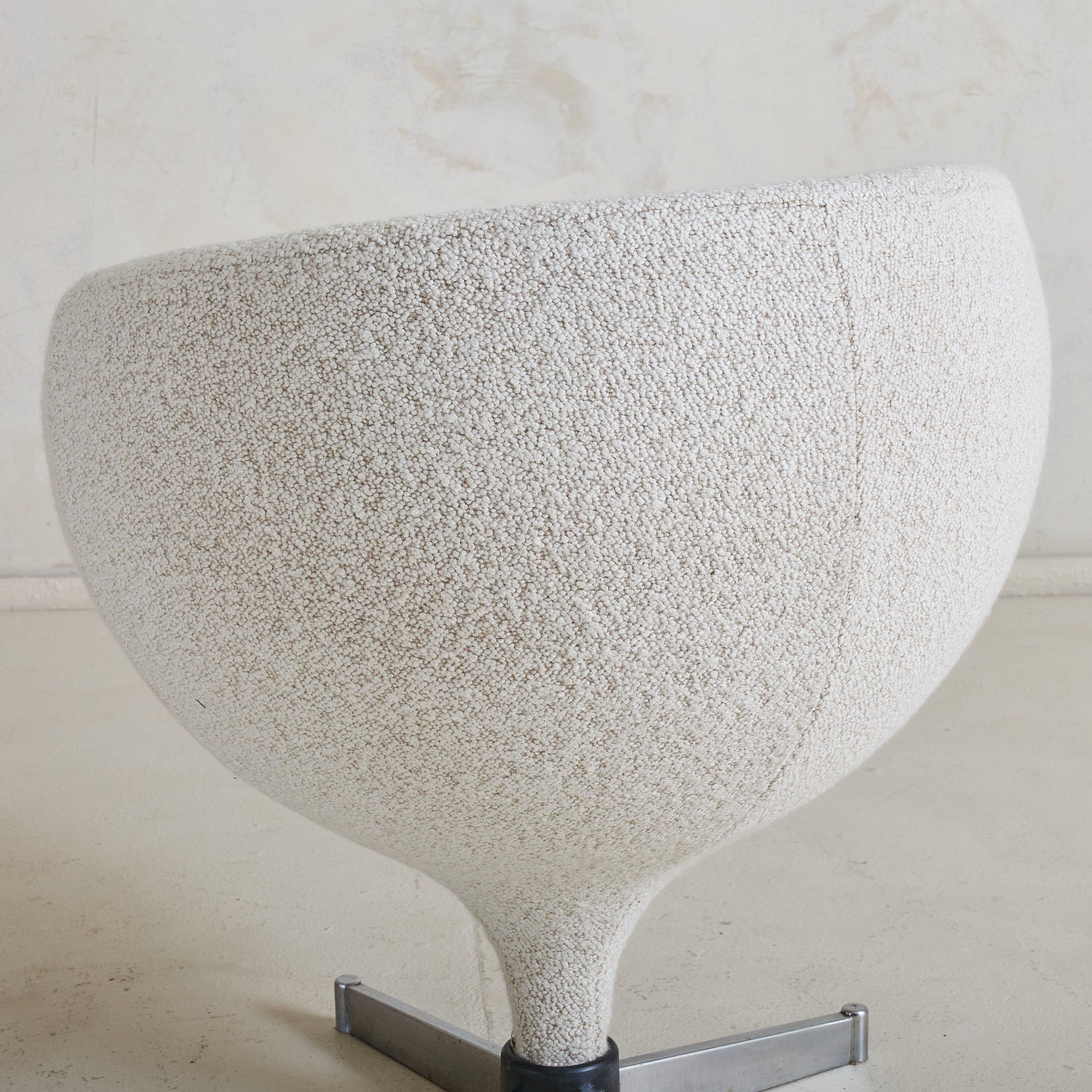 Belge Chaise pivotante 'Luna' en bouclier ivoire par Pierre Guariche pour Meurop, 1967 en vente