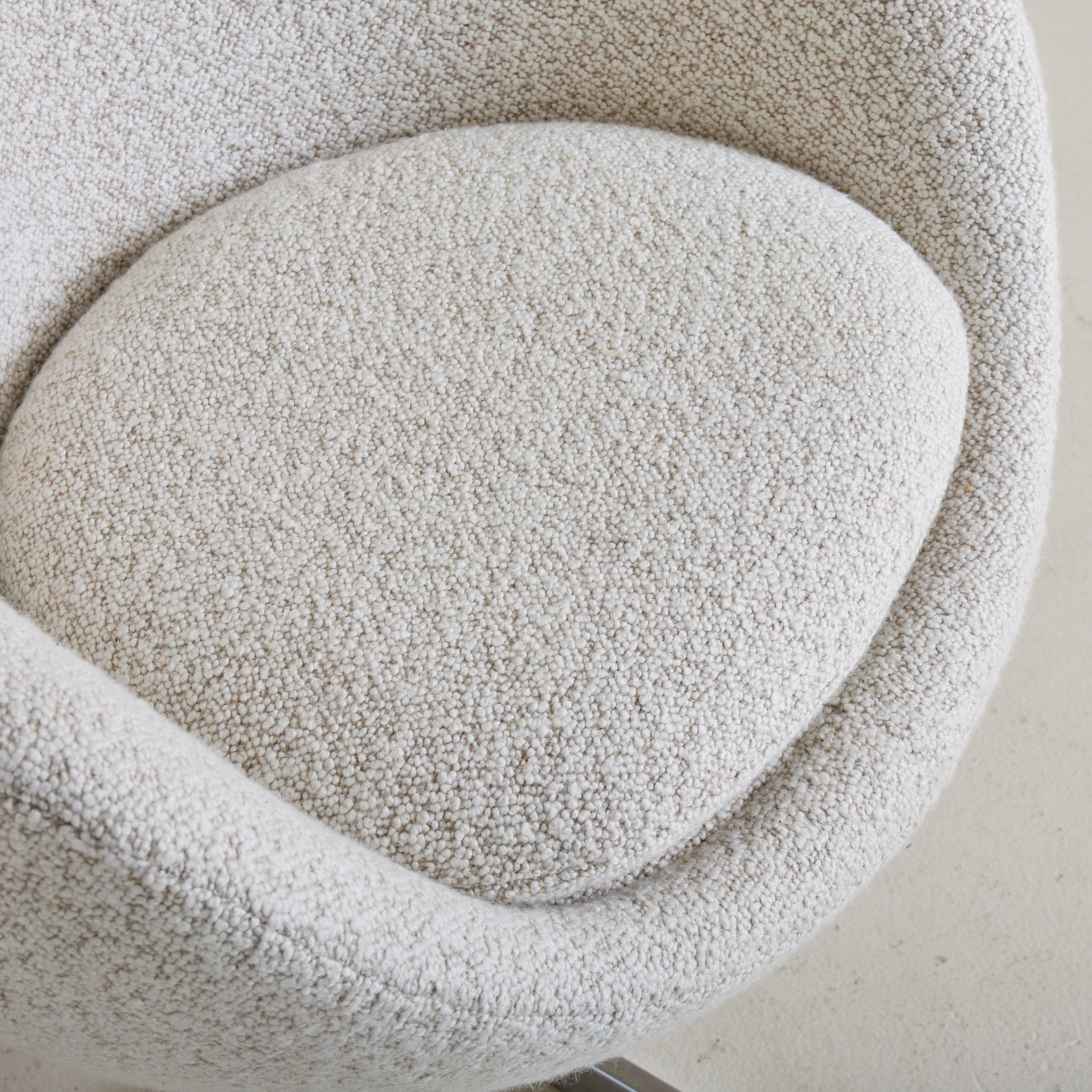 Chaise pivotante 'Luna' en bouclier ivoire par Pierre Guariche pour Meurop, 1967 en vente 1