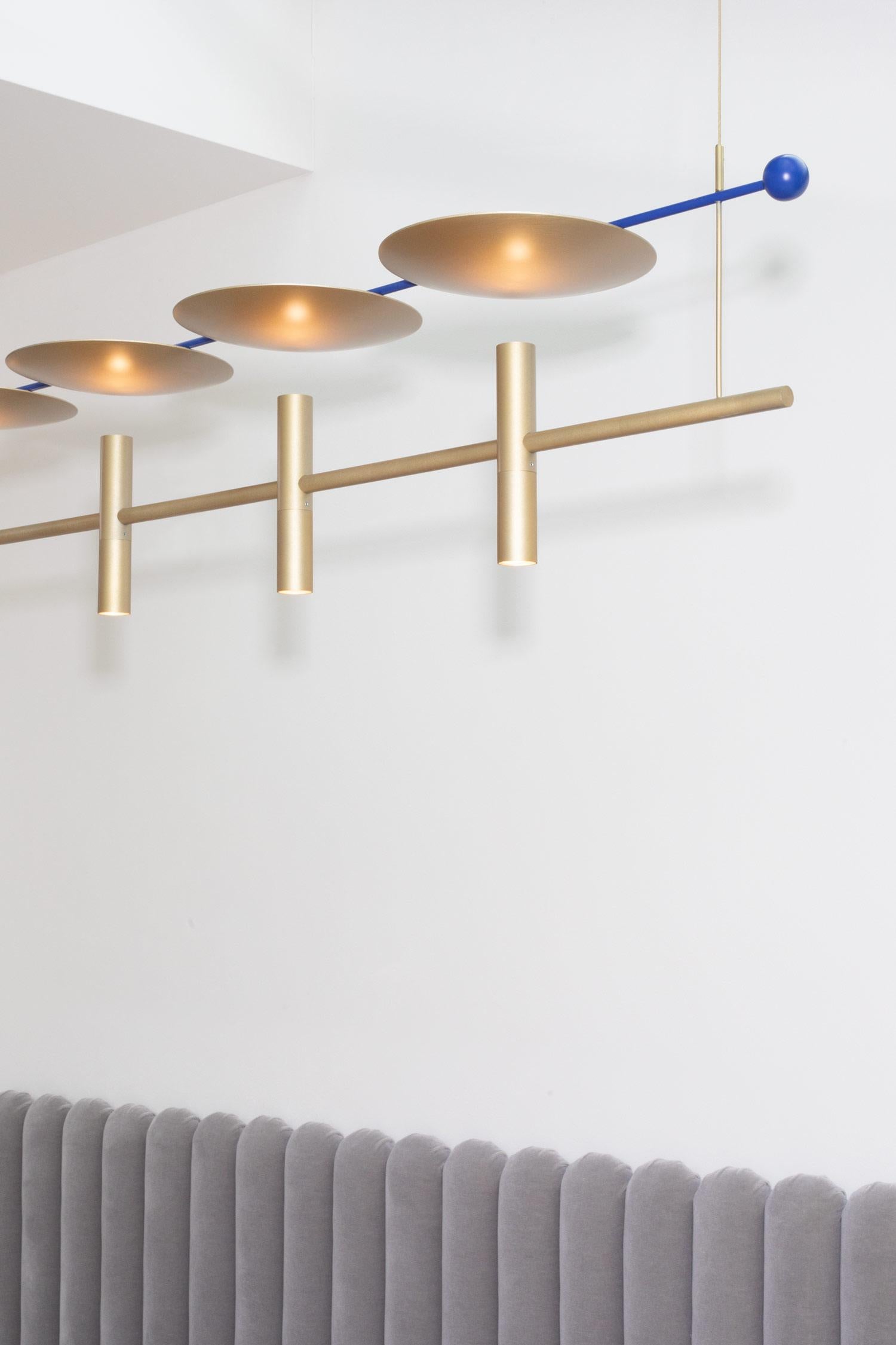 Lunae Luminaire / Chandelier Horizontal I05 in Gold In New Condition For Sale In Prague 3, Vinohrady