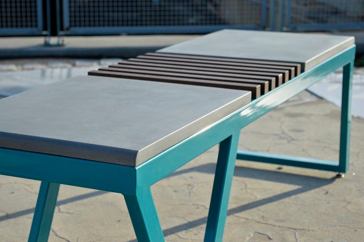 Lunar Bench von Cauv Design Stahl / Beton / Holz für den Innen- oder Außenbereich (Geschweißt) im Angebot