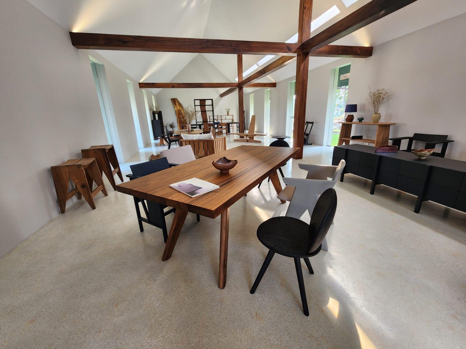 Silla Lunar, Negro Carbón Madera de vaina de mono Siglo XXI y contemporáneo en venta