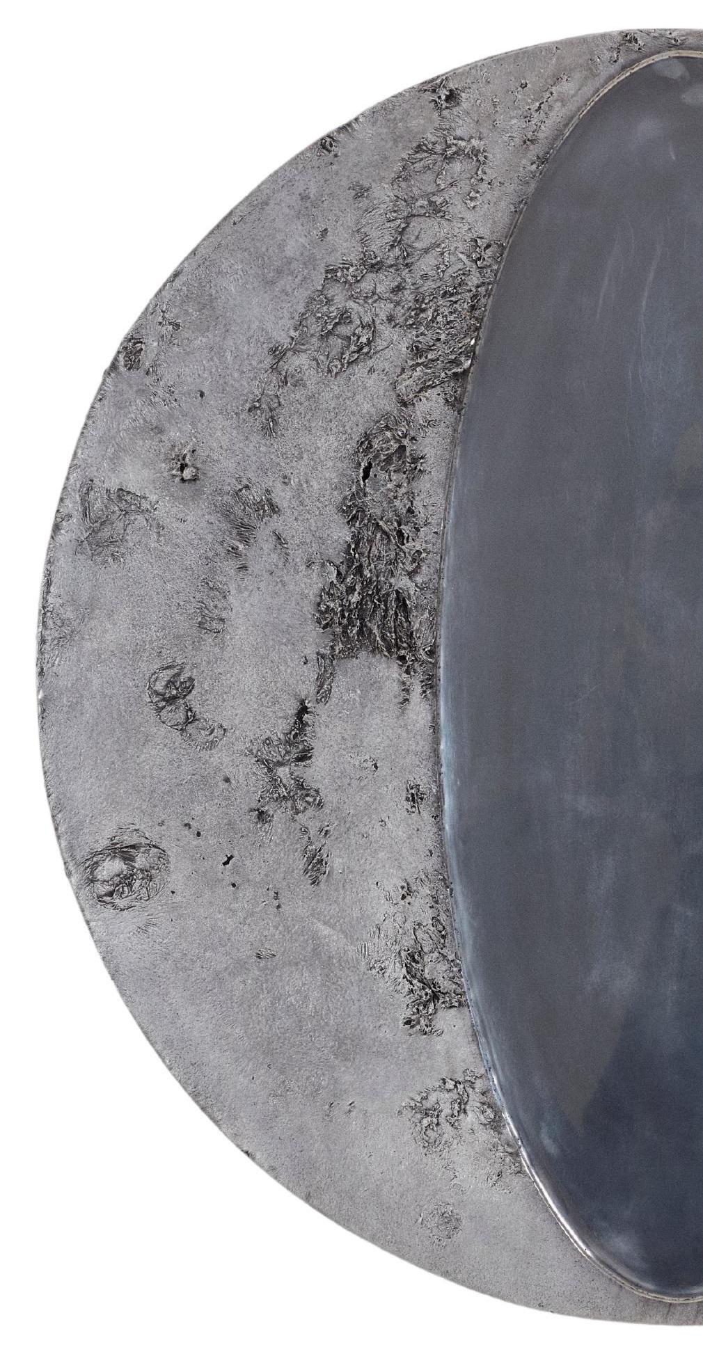 Moderno Lunar Portal Specchio scultoreo da parete in alluminio di Jesse Ede in vendita