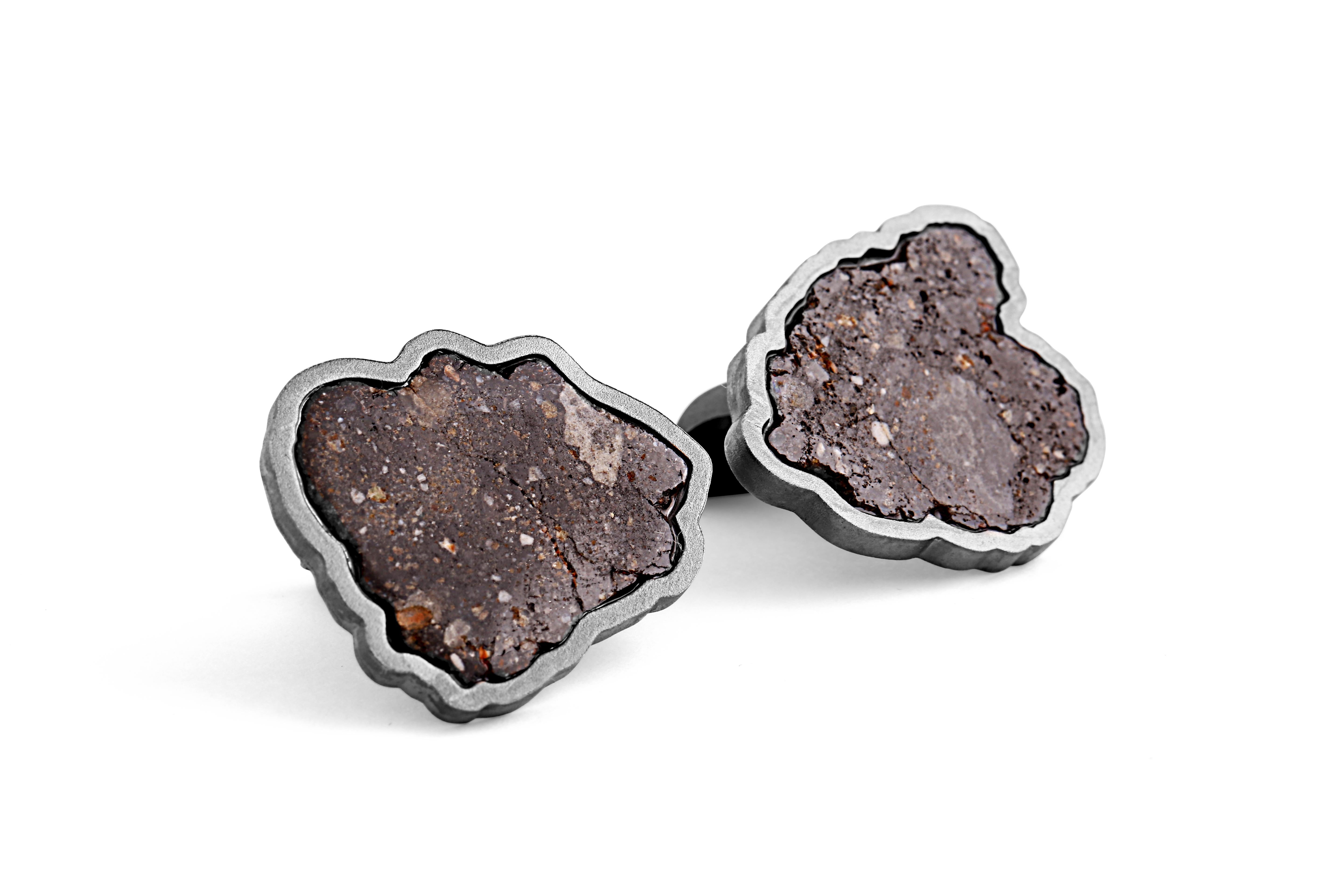 In 1961, Kennedy gave his Moon Speech to Congress, charging them with putting an American on the moon. Today in 2019, Tateossian has charged itself with bringing the Moon to you. Lunar Achondrite is a stony meteorite and has distinct textures and