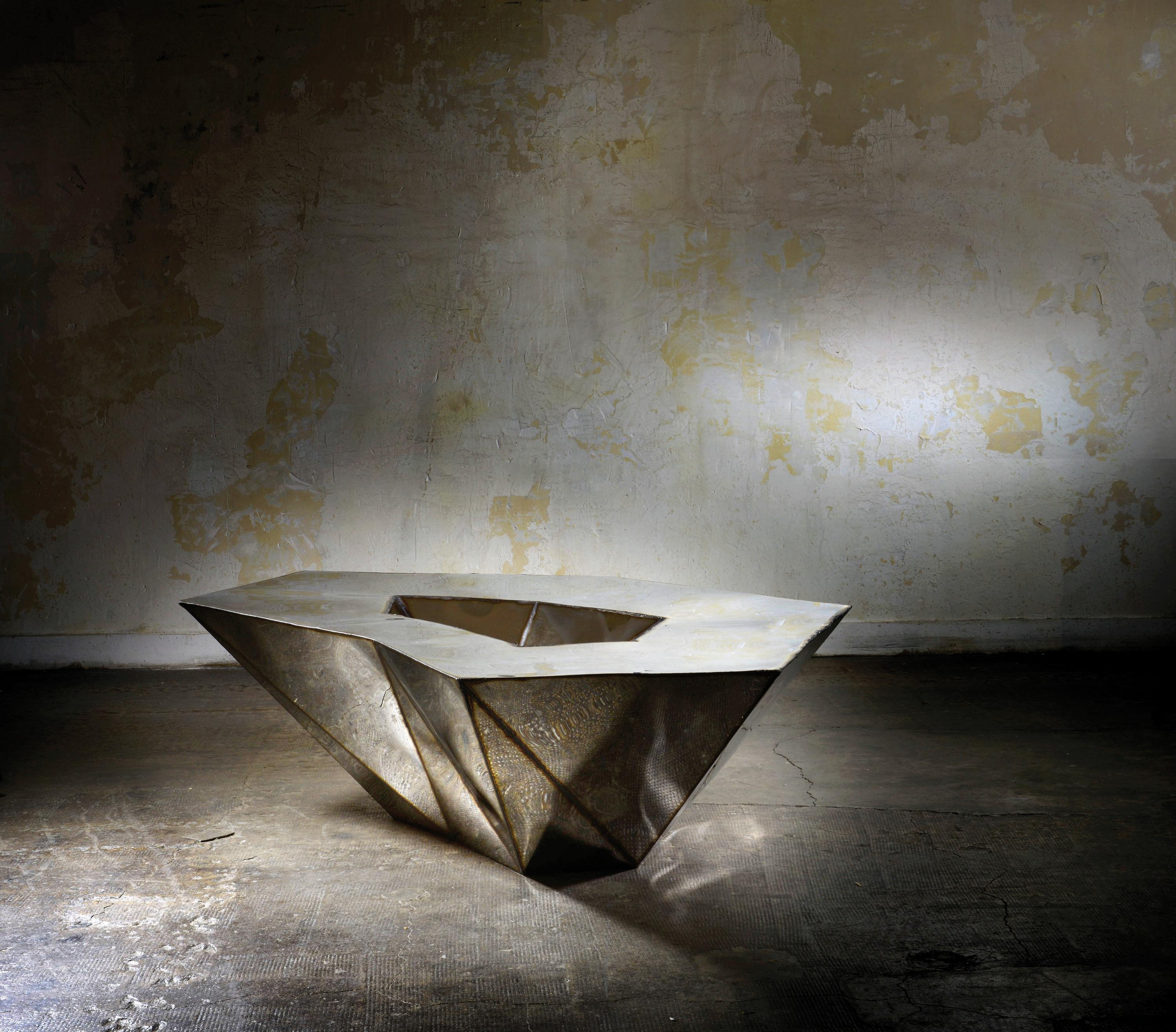 Mesa Lunar de acero inoxidable soldado pulido espejo de Julian Mayor Pulido en venta