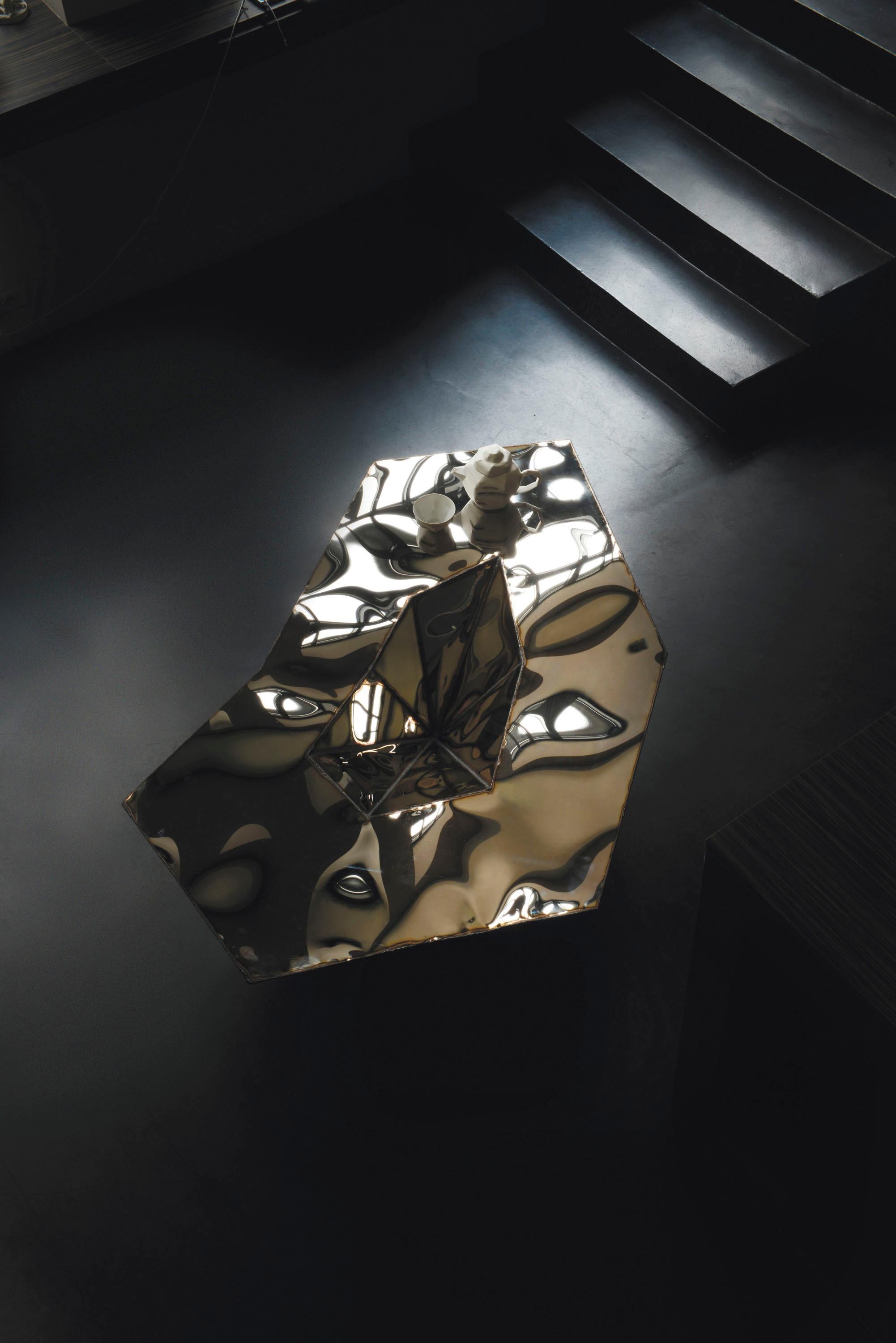 Mesa Lunar de acero inoxidable soldado pulido espejo de Julian Mayor en Nuevo estado para la venta en Geneve, CH