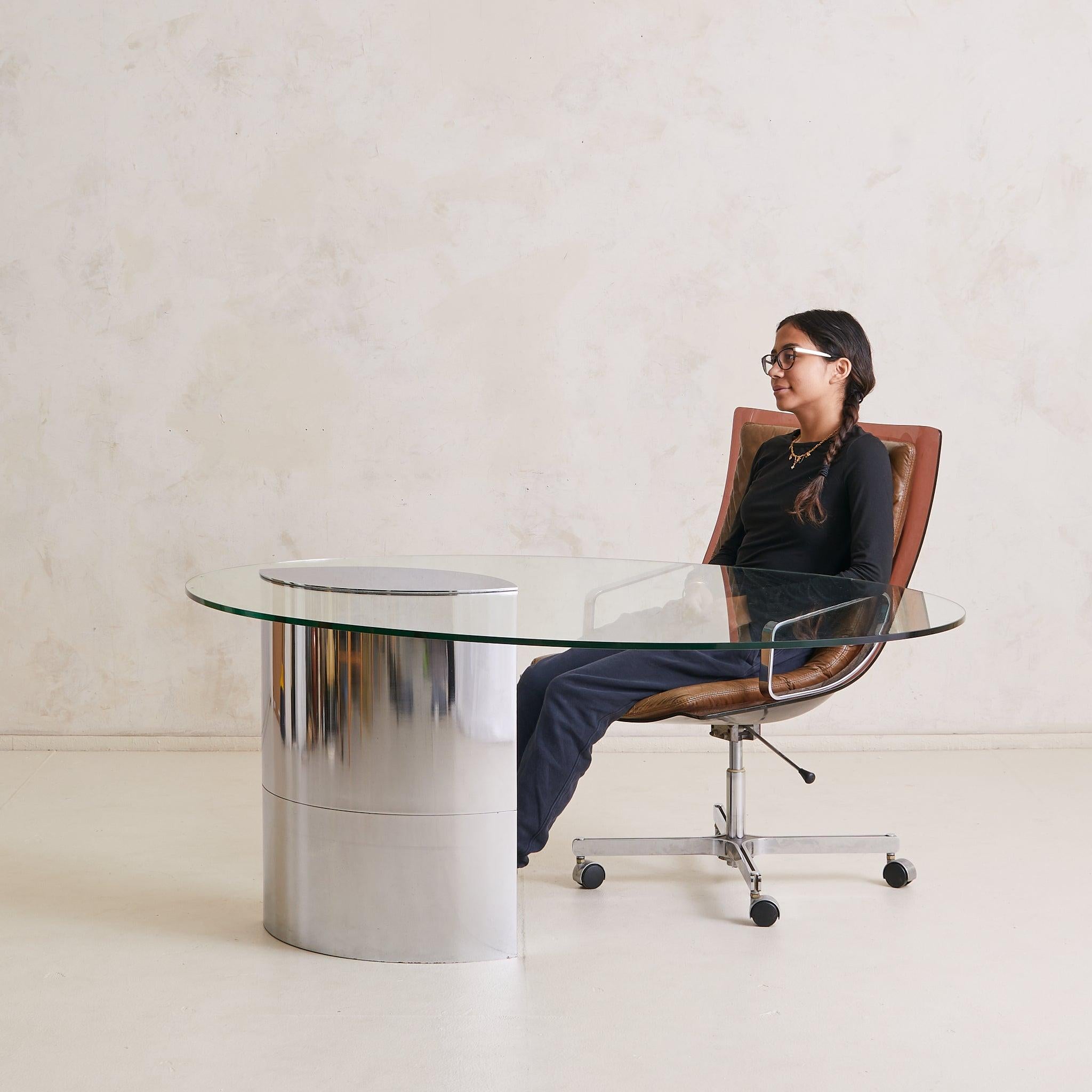 An ode to balance and form, the ‘Lunario’ table by Cini Boeri for Knoll, designed in the 1970s, embodies the designer’s mastery of material tension and minimalist poise. This edition features a thick, oval glass top—etched S.T. GLASSFER—that appears