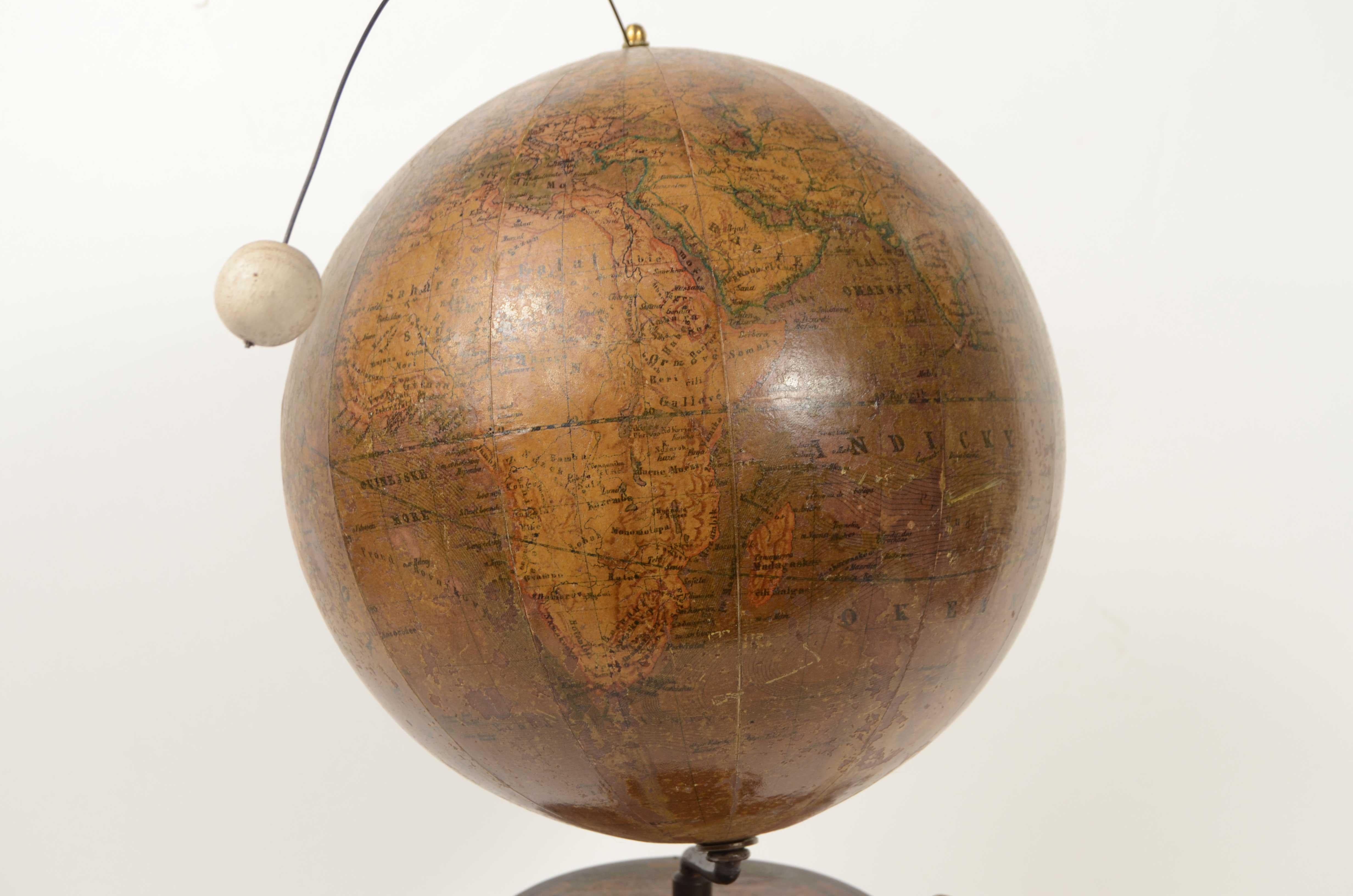 Handcrafted mechanical lunarium with cast iron base, second half of the 19th cent For Sale 5