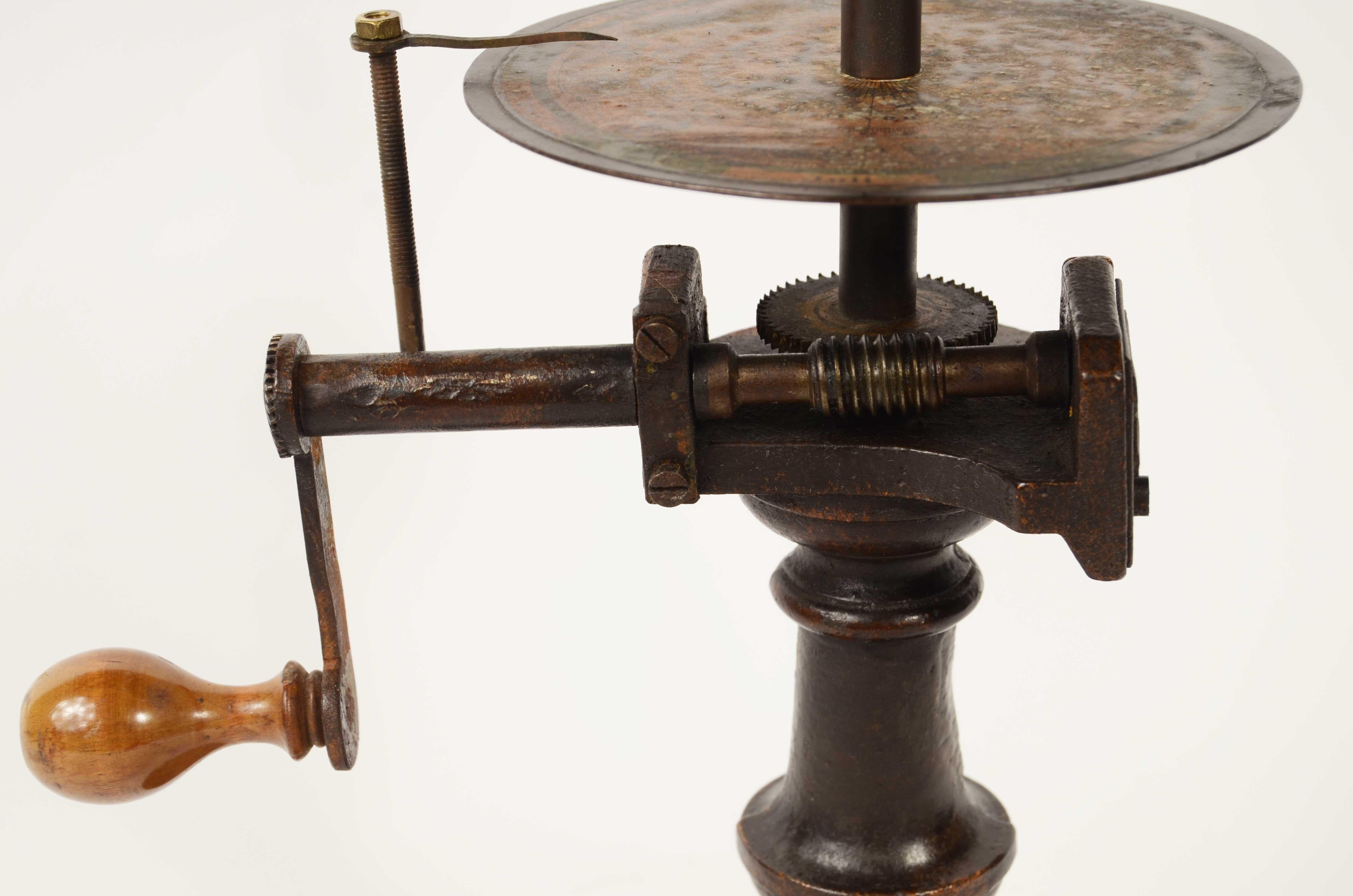 Handcrafted mechanical lunarium with cast iron base, second half of the 19th cent For Sale 14