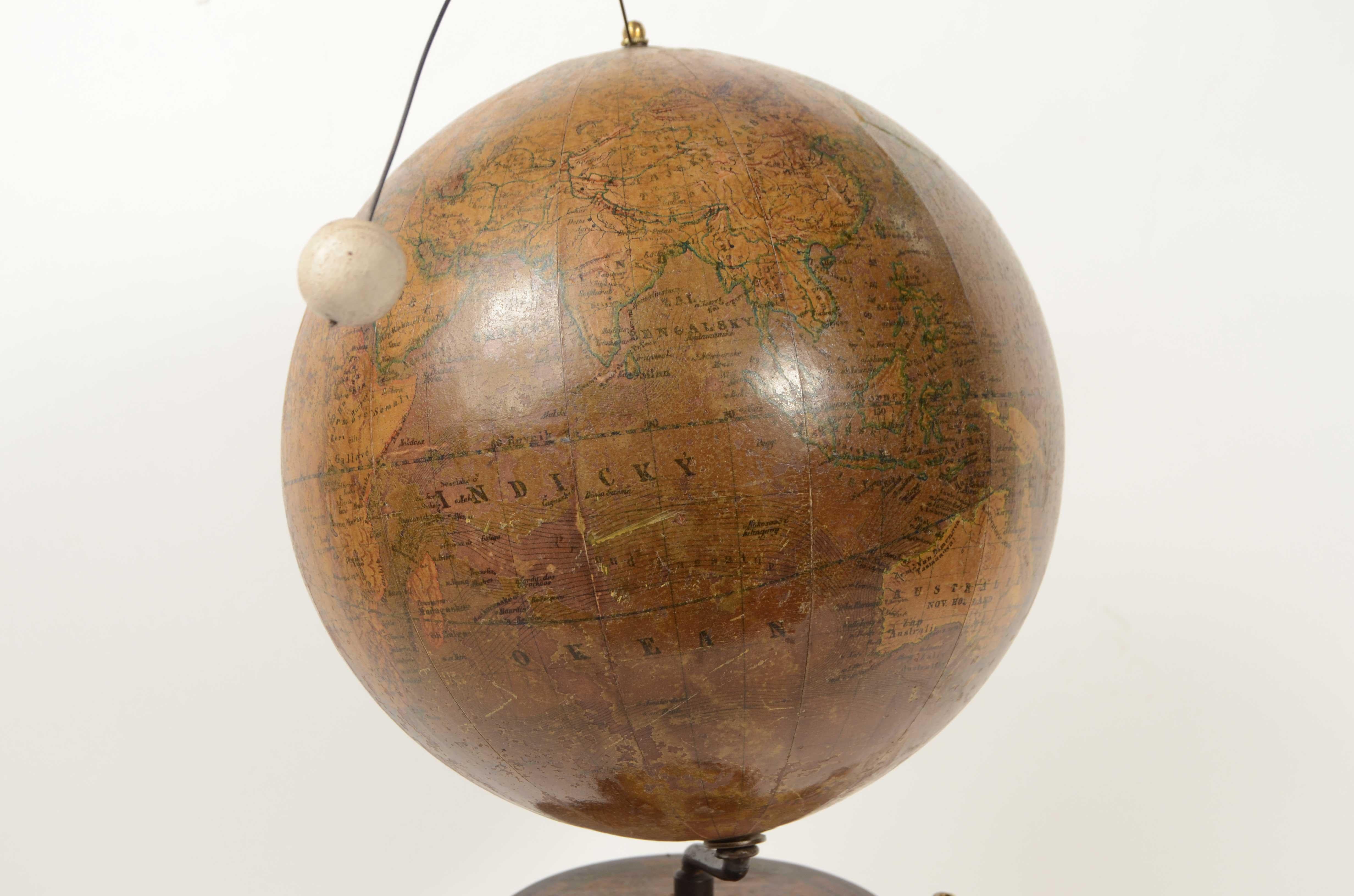 Handcrafted mechanical lunarium with cast iron base, second half of the 19th cent For Sale 4