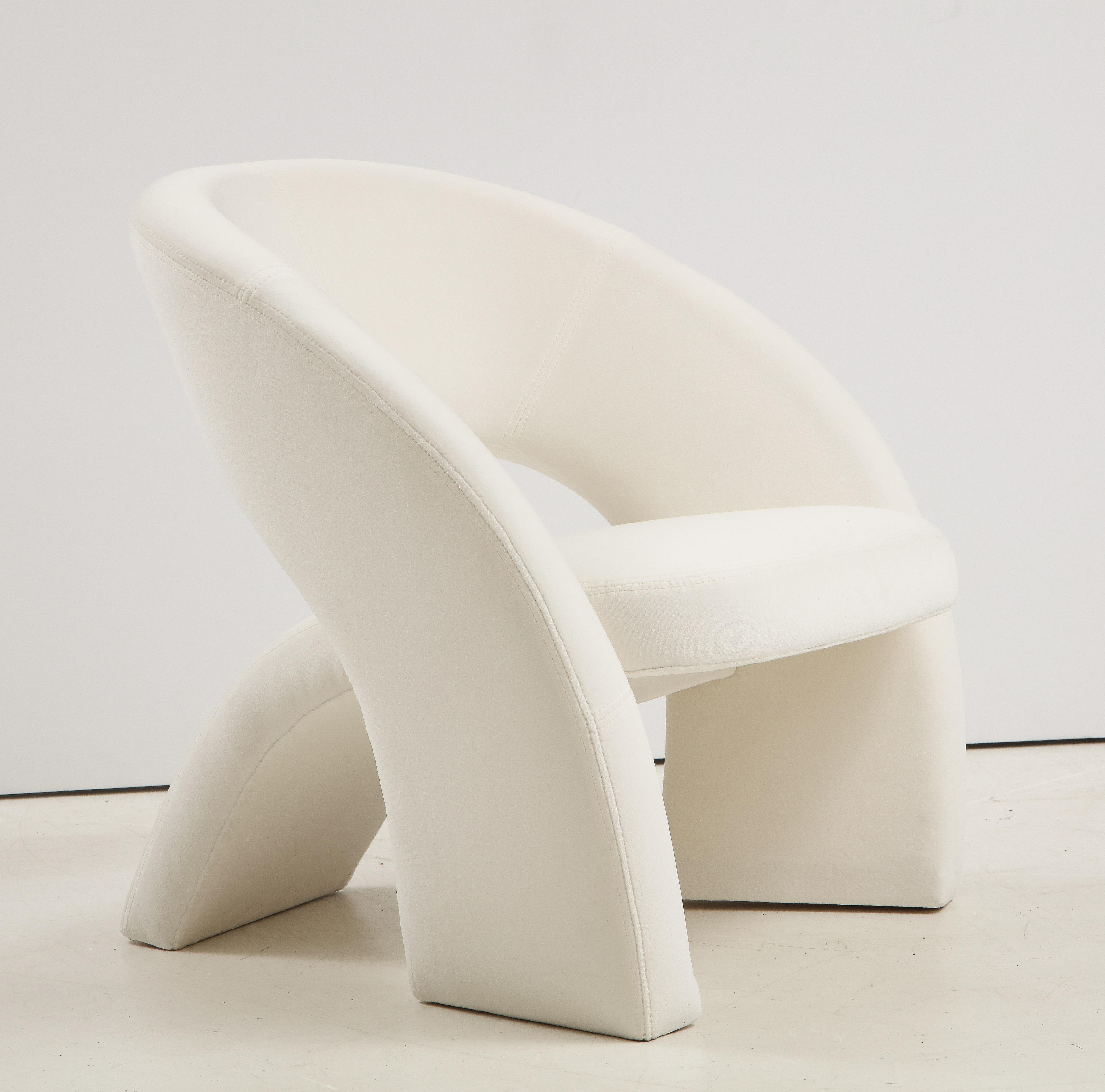 'LunaSedia' Sculpted Armchair For Sale 3