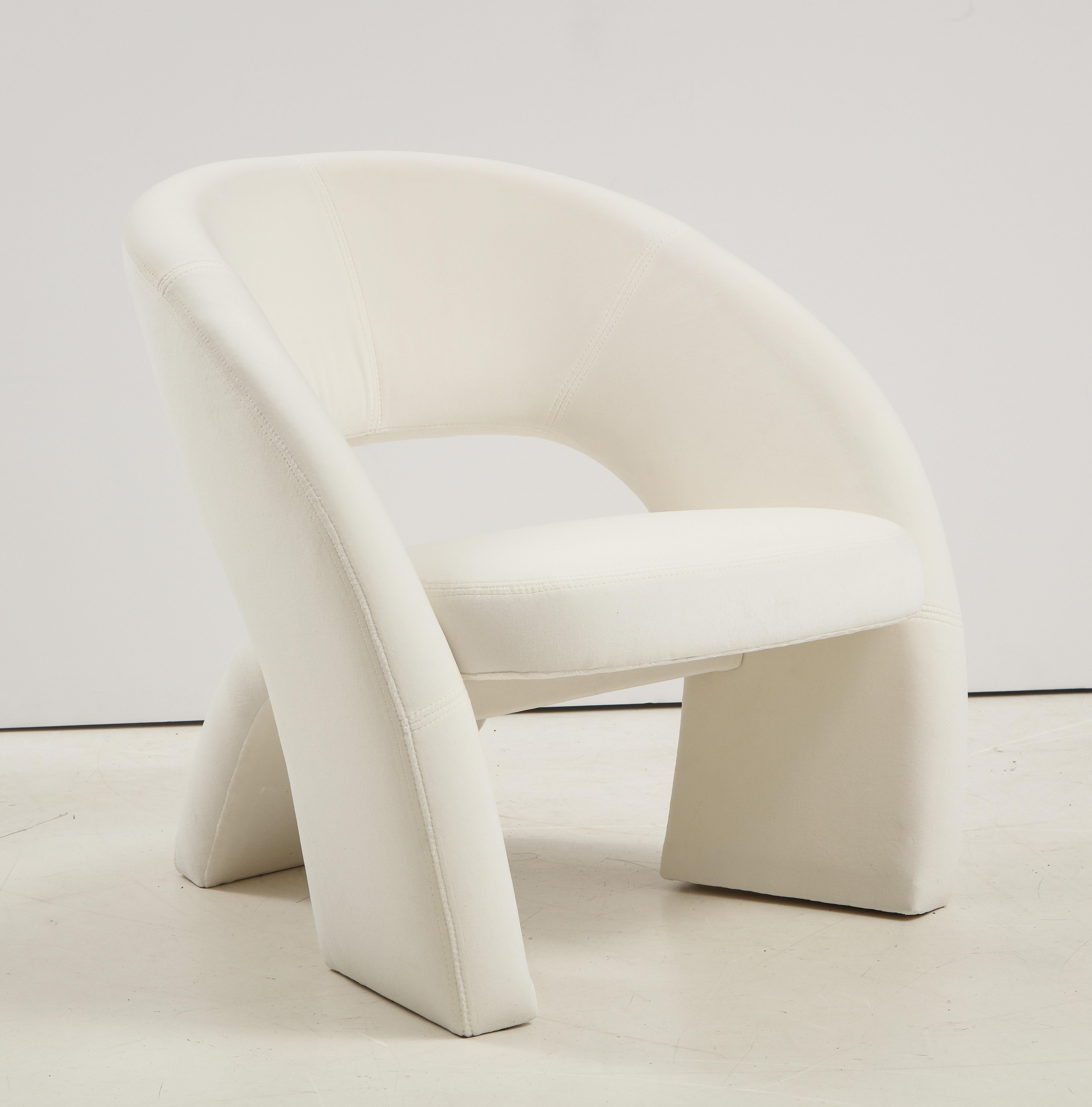 'LunaSedia' Sculpted Armchair For Sale 2