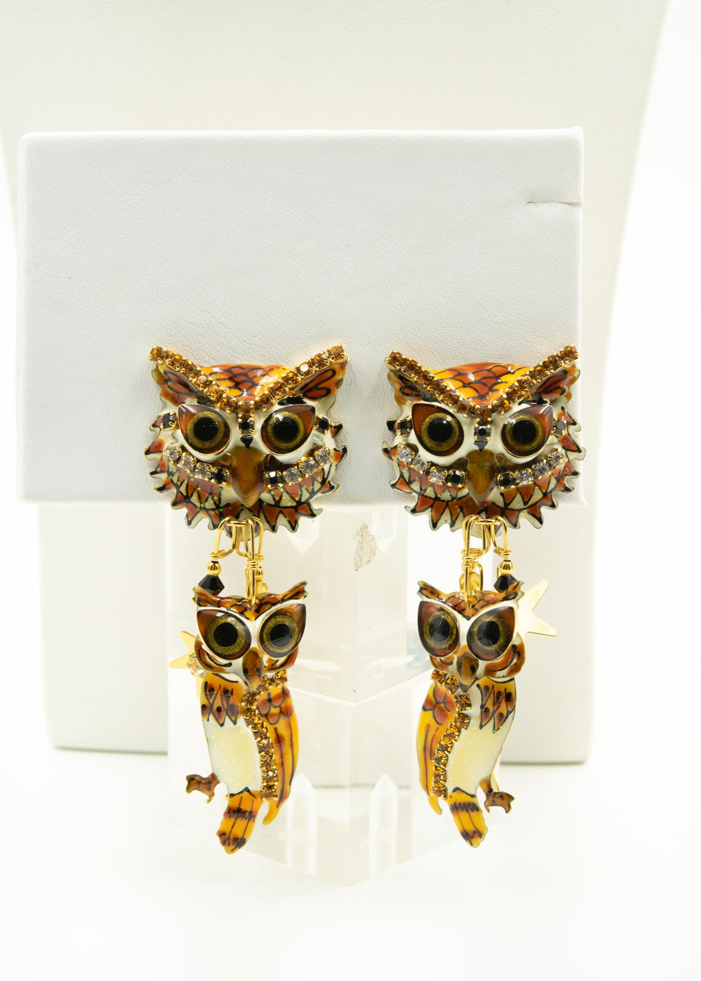 Lunch At The Ritz Enamel Owl Hoot Dangle Clip-on Earrings and Pendant Brooch In Good Condition In Miami Beach, FL