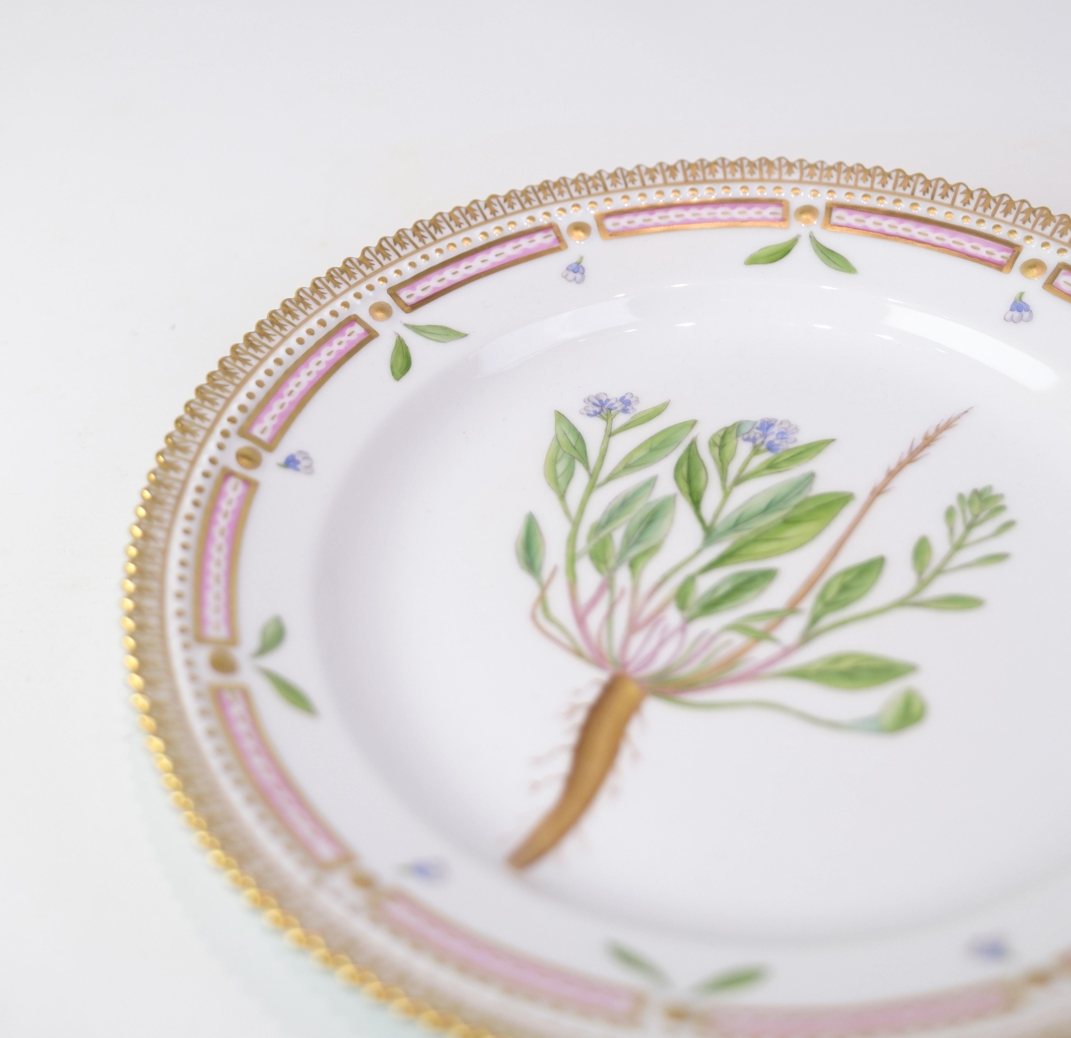 Mid-Century Modern Lunch Plate Decoration No. 20/3550 Flora Danica By Royal Copenhagen From 1960s For Sale
