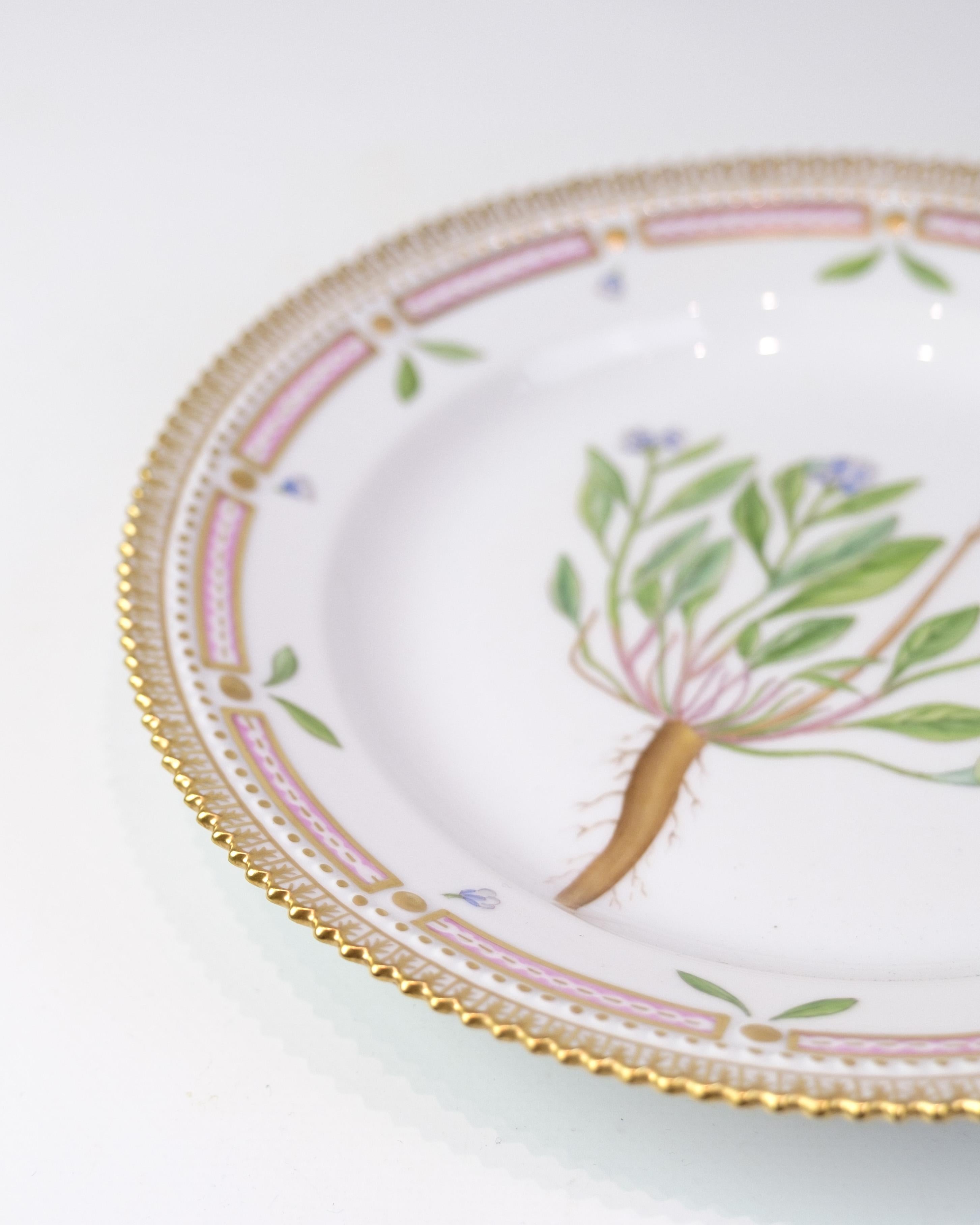 Danish Lunch Plate Decoration No. 20/3550 Flora Danica By Royal Copenhagen From 1960s For Sale