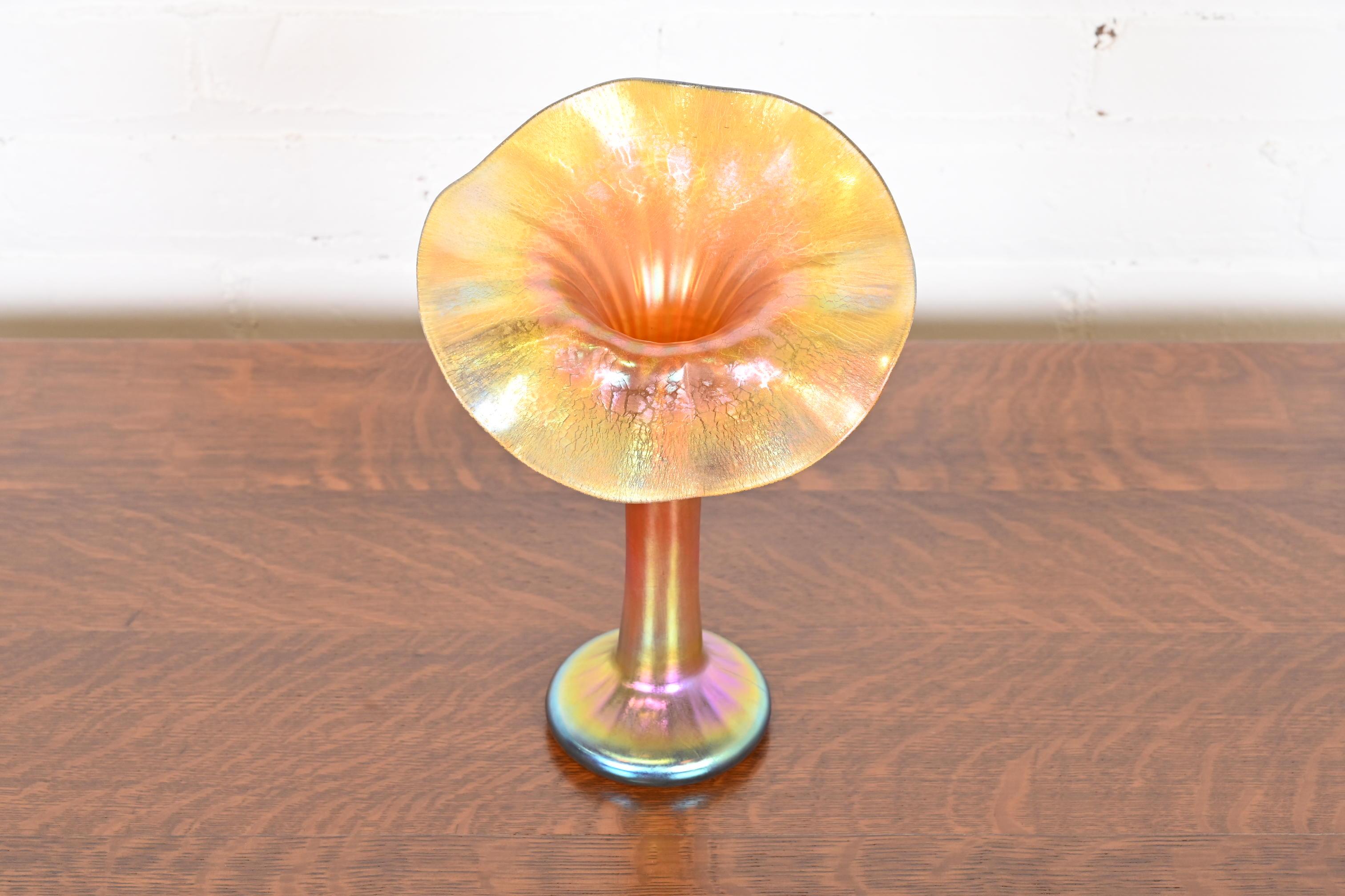 American Lundberg Studios Jack in the Pulpit Flower Form Iridescent Art Glass Vase For Sale