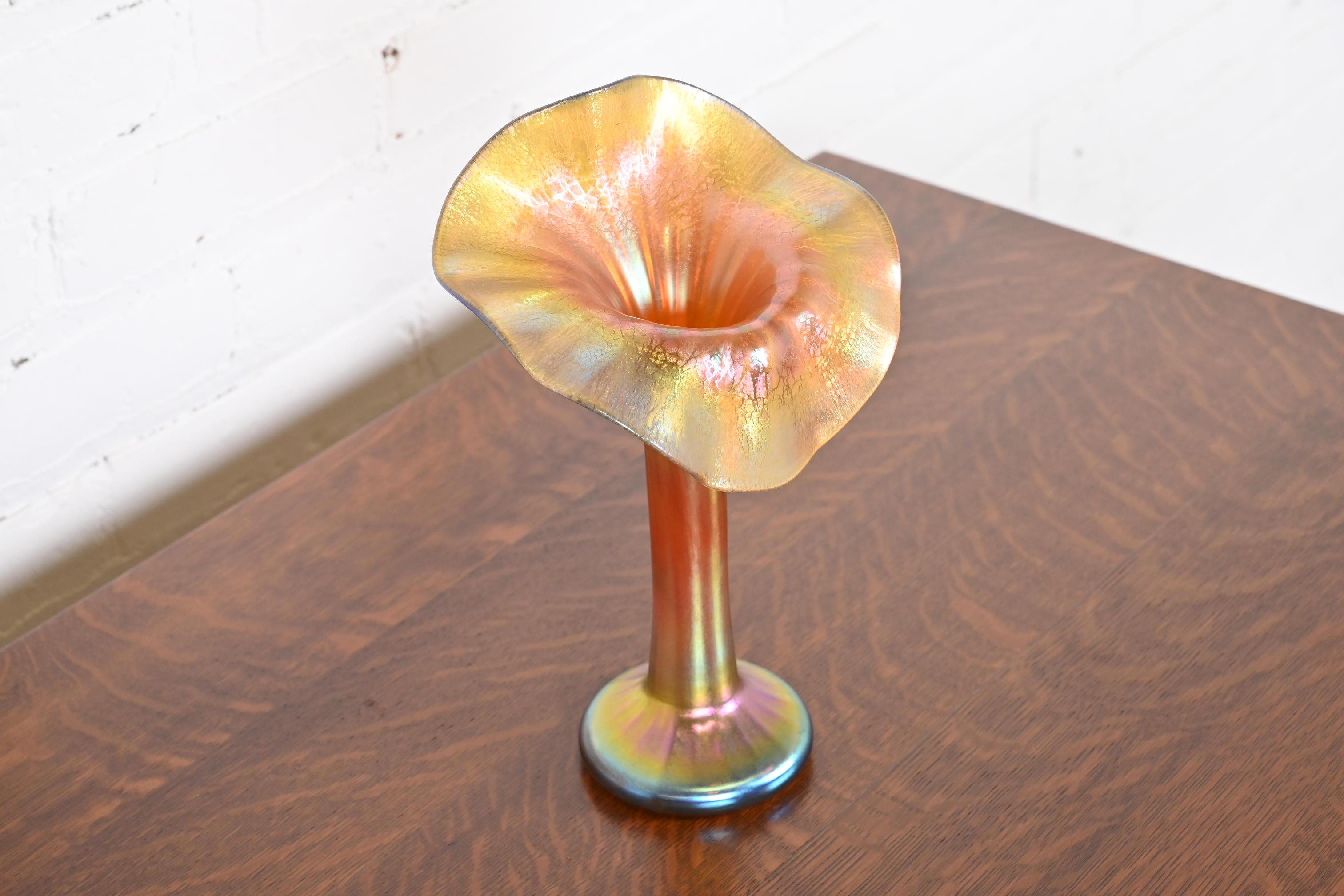 Lundberg Studios Jack in the Pulpit Flower Form Iridescent Art Glass Vase For Sale 1