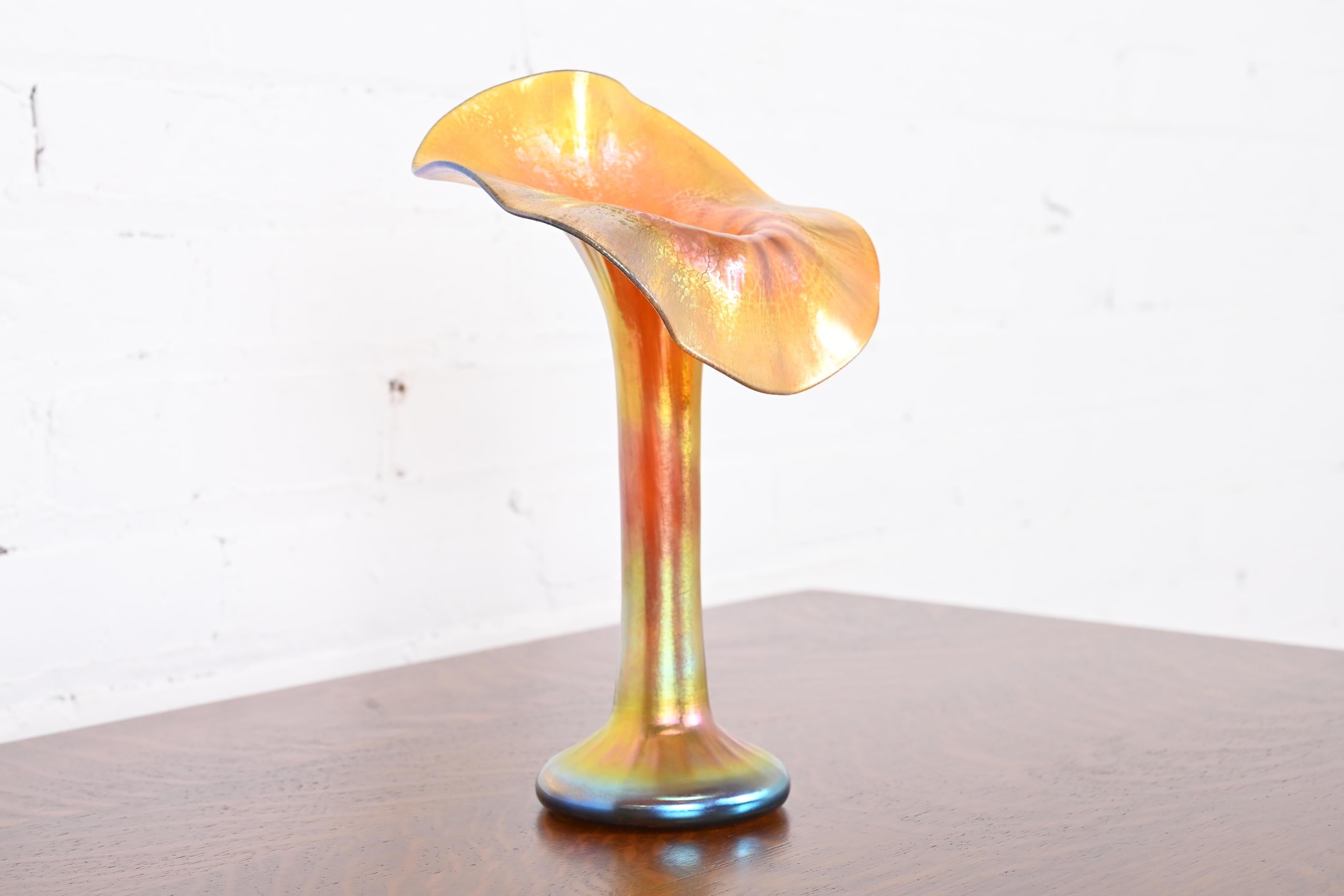 Lundberg Studios Jack in the Pulpit Flower Form Iridescent Art Glass Vase For Sale 2