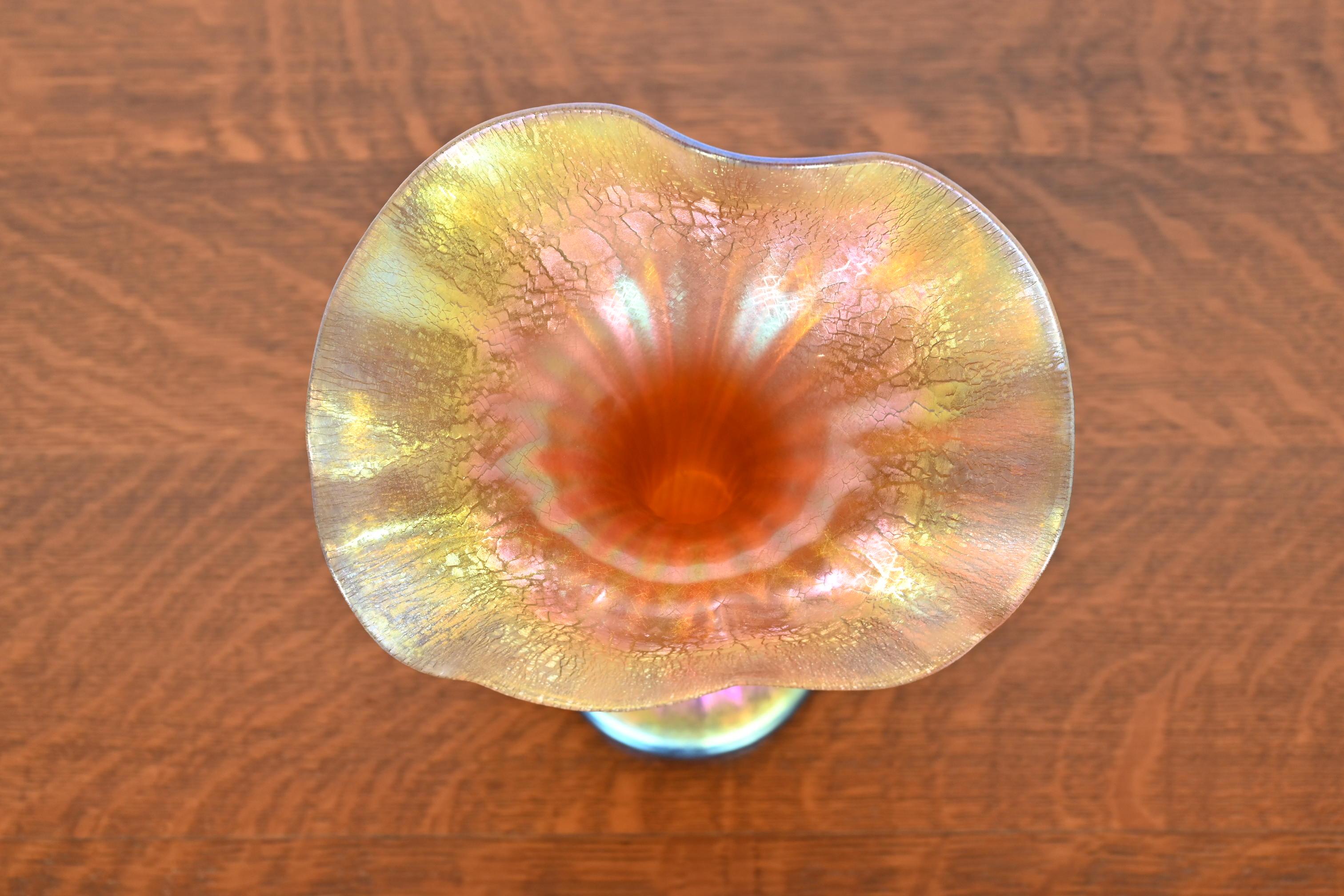 Lundberg Studios Jack in the Pulpit Flower Form Iridescent Art Glass Vase For Sale 3