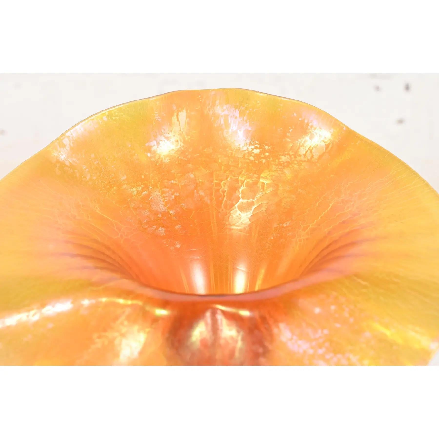 Lundberg Studios Jack in the Pulpit Große Blume Form schillernde Kunst Glas Vase (Glaskunst) im Angebot