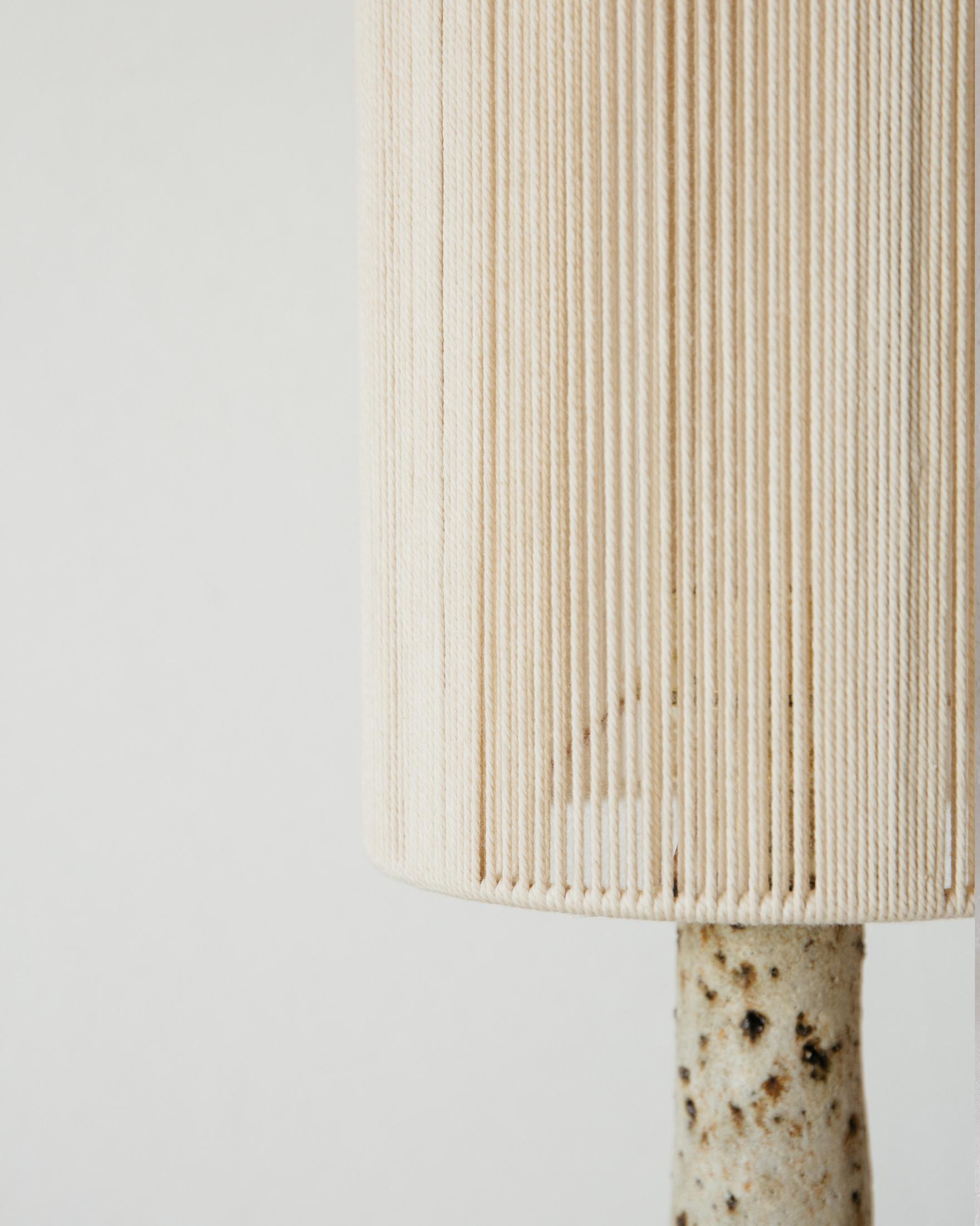 Français Lampe de table Lune en céramique brute par Grès Éditions en vente