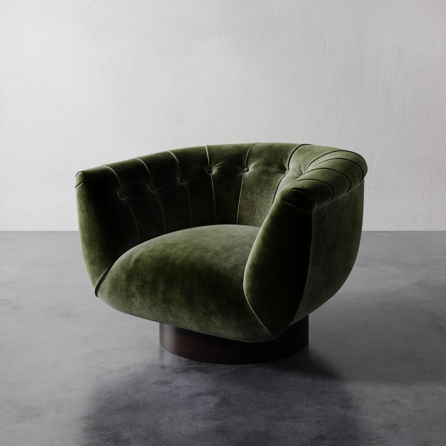 Fait main Chaise pivotante Lune en velours Performance de Christiane Lemieux en vente